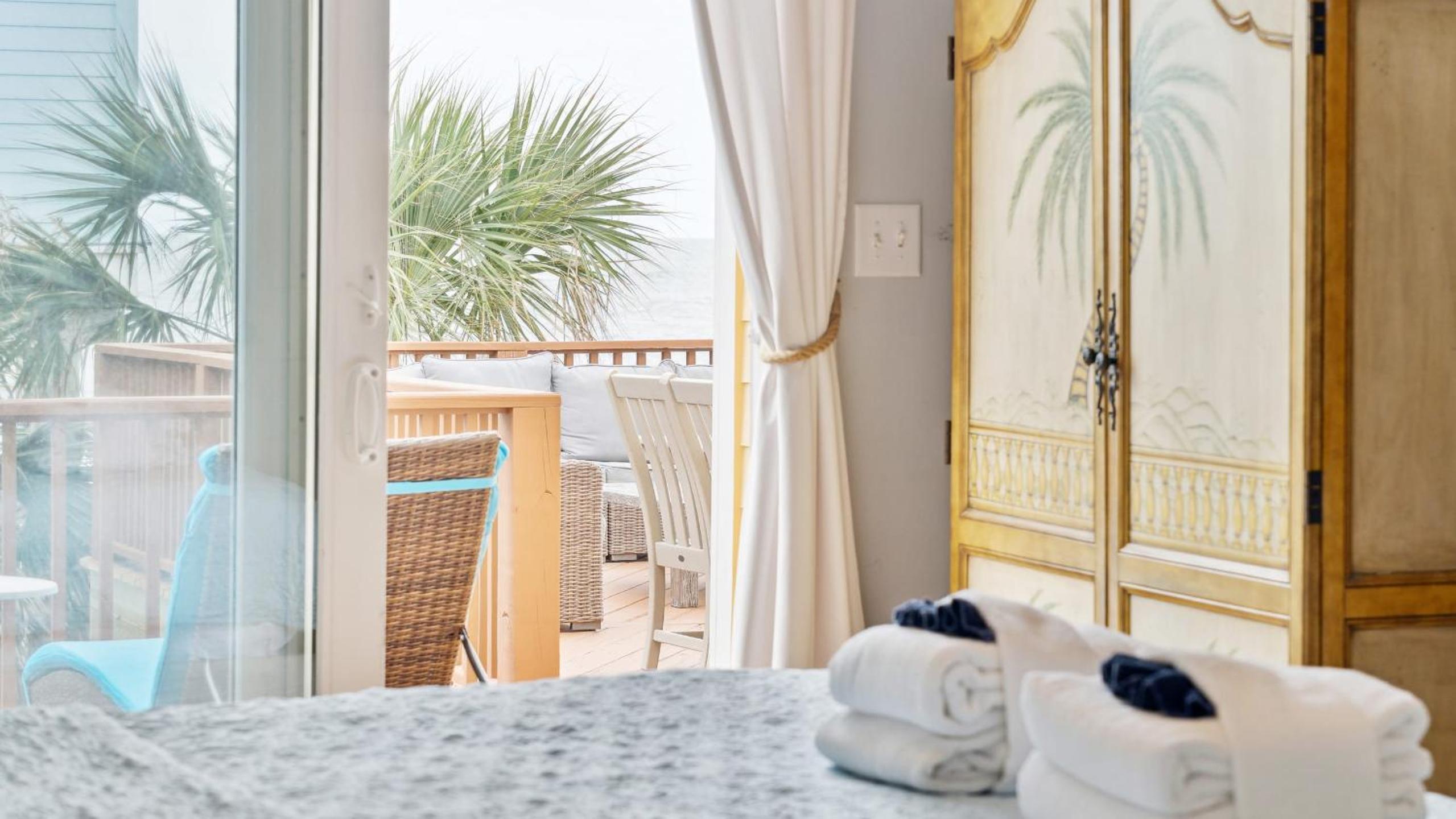 Oceanfront w Pool Panoramic Deck Views 5BDR Folly Ocean Breeze by AvantStay