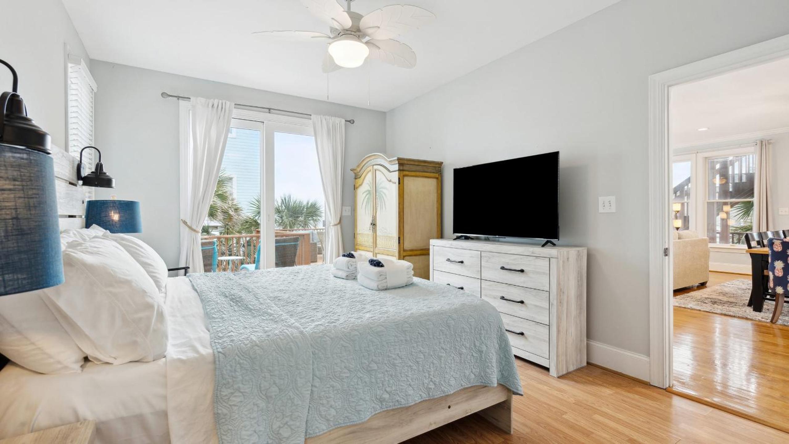 Oceanfront w Pool Panoramic Deck Views 5BDR Folly Ocean Breeze by AvantStay