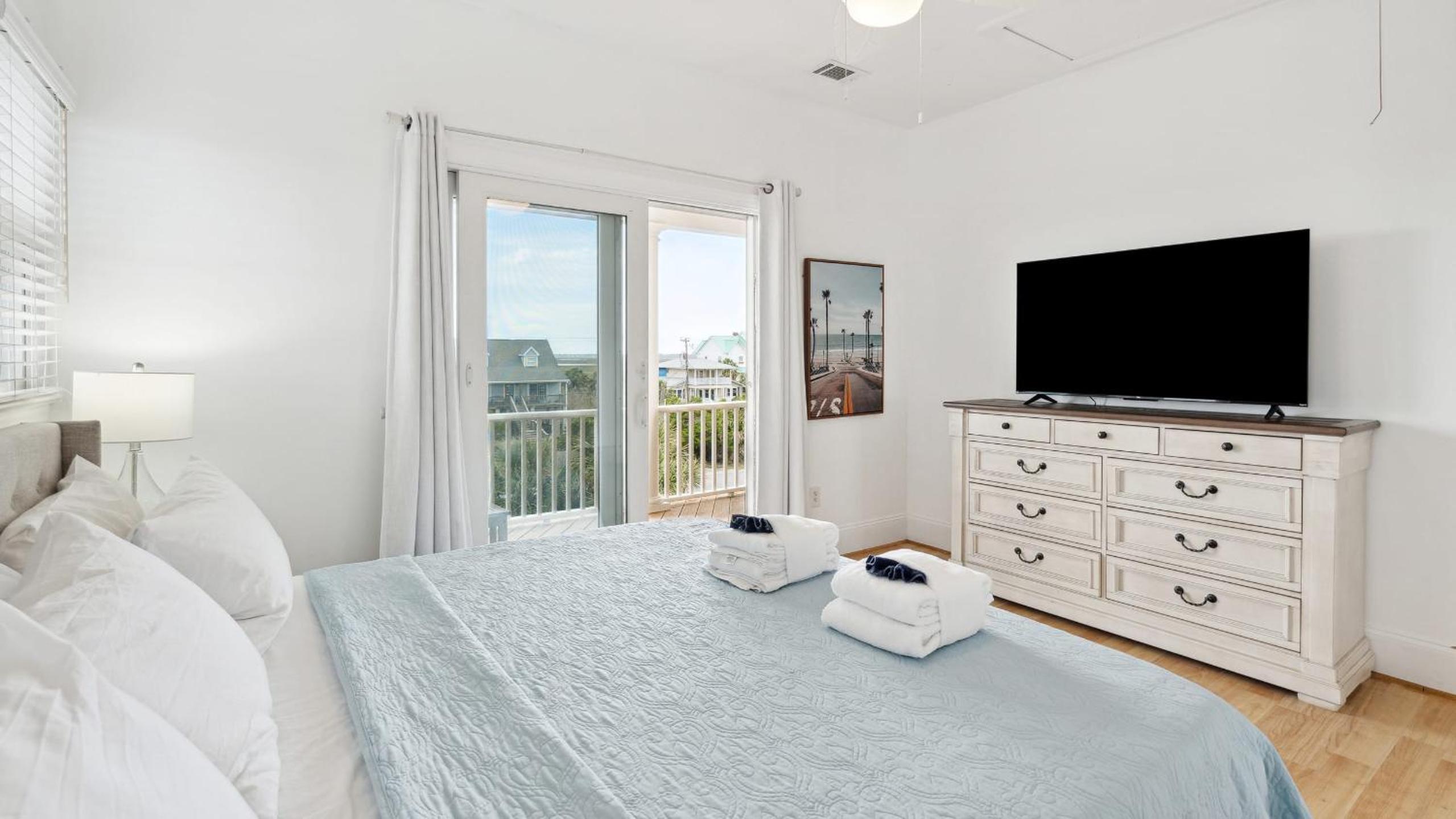 Oceanfront w Pool Panoramic Deck Views 5BDR Folly Ocean Breeze by AvantStay