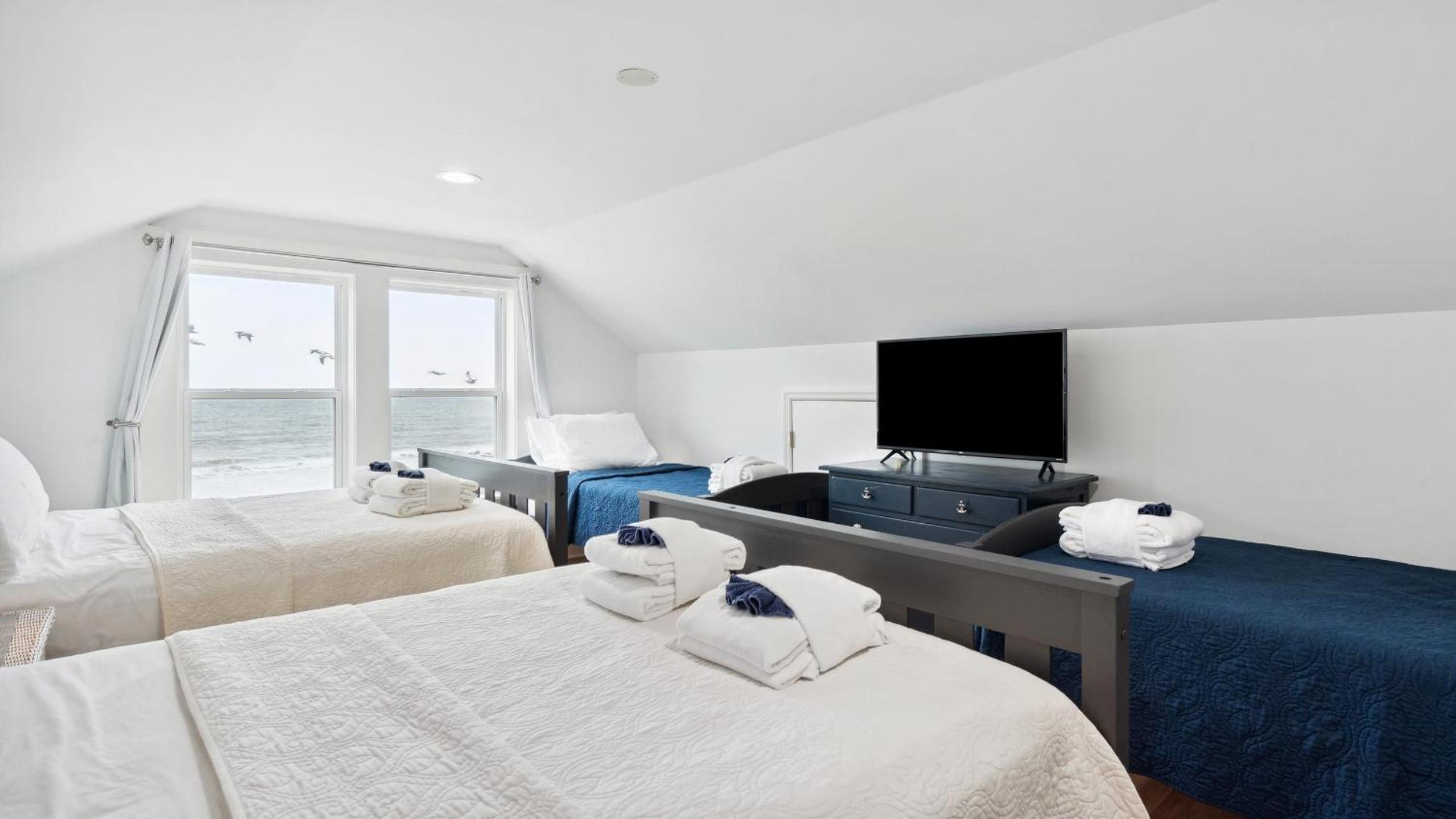 Oceanfront w Pool Panoramic Deck Views 5BDR Folly Ocean Breeze by AvantStay