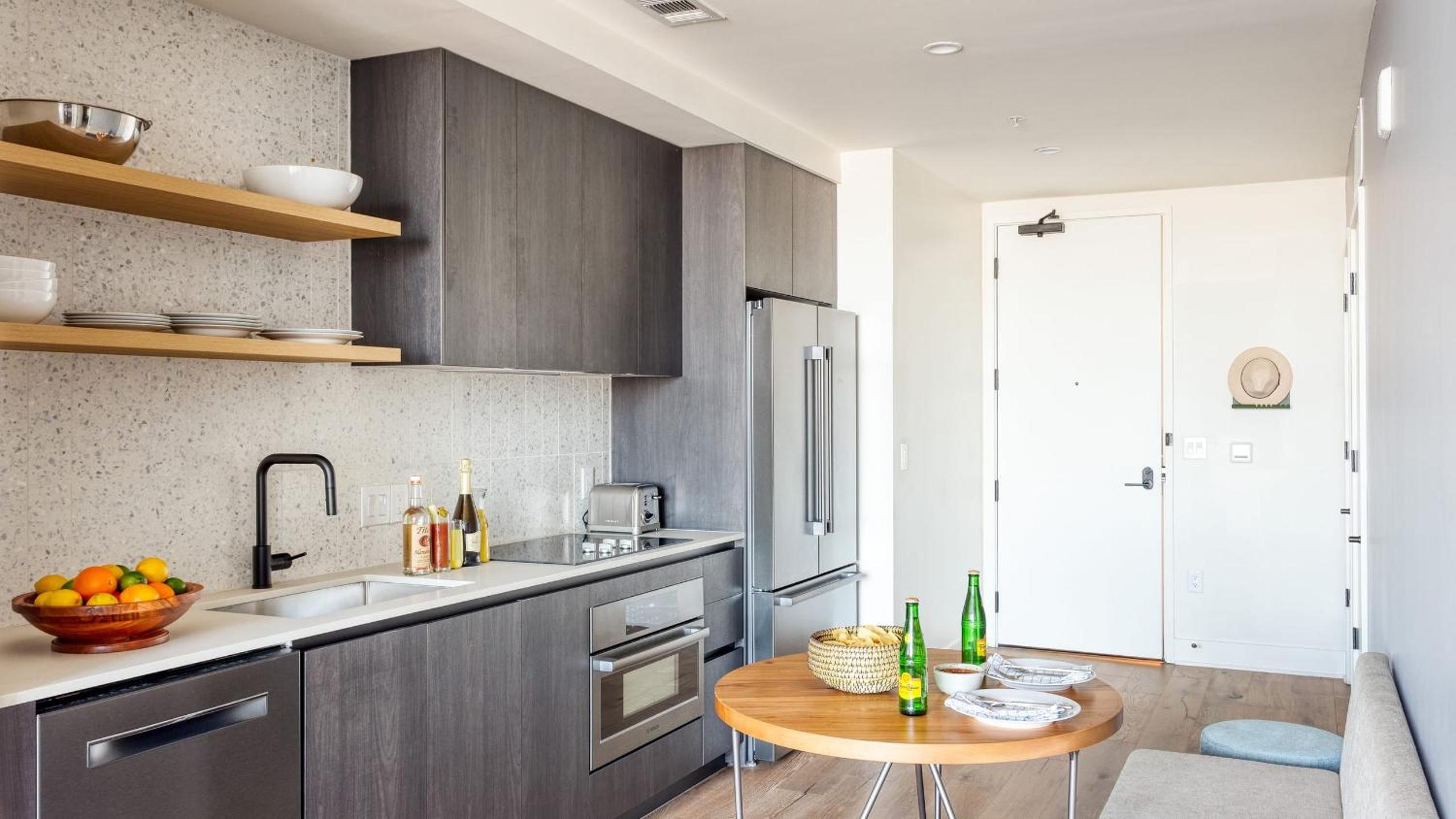 Luxe High Rise near DT Austin w Views Rooftop Pool Gym Luxe Amenities