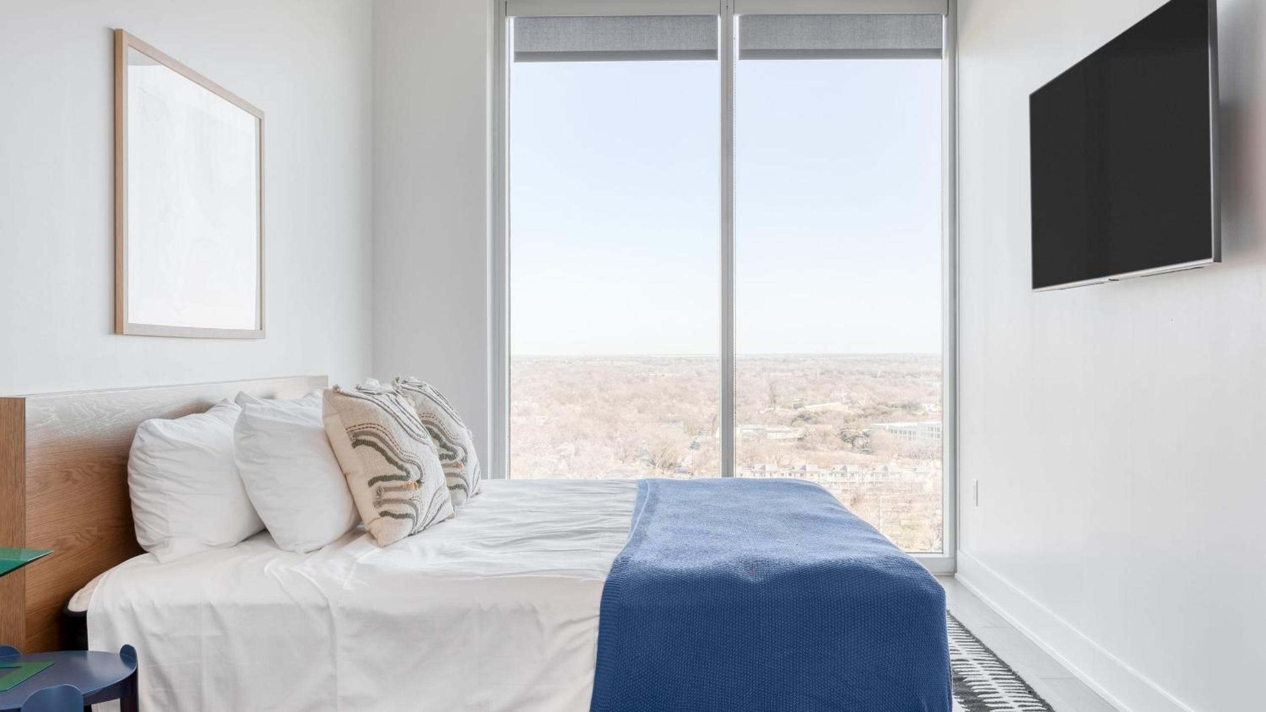 Luxe High Rise near DT Austin w Views Rooftop Pool Gym Luxe Amenities