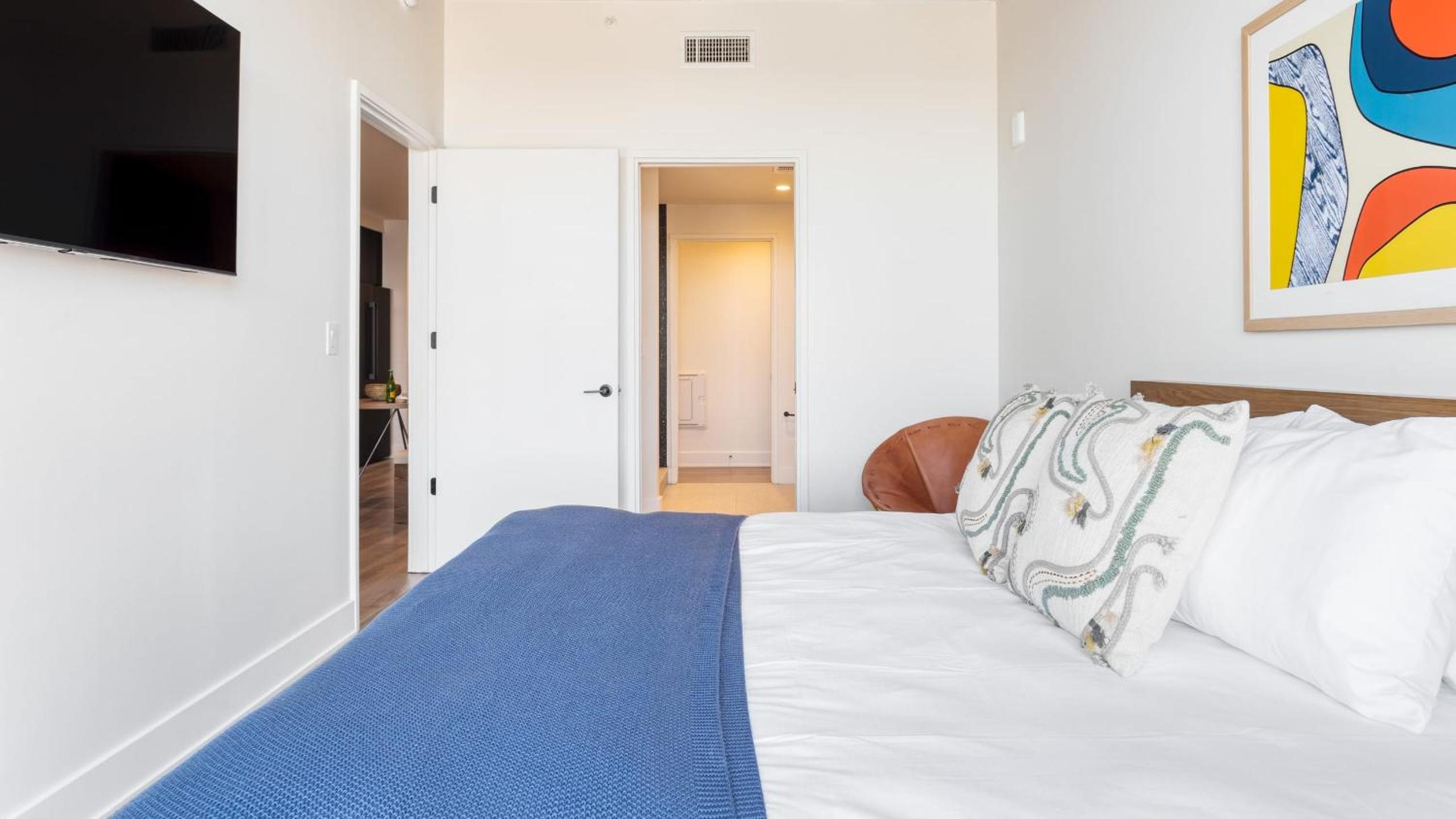 Luxe High Rise near DT Austin w Views Rooftop Pool Gym Luxe Amenities