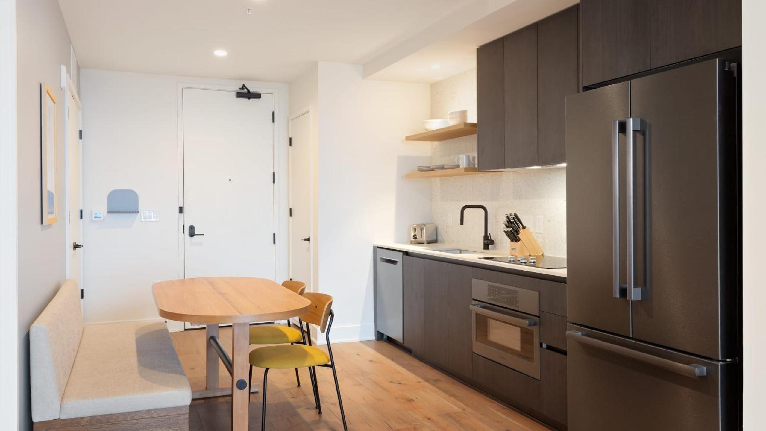 Luxe High Rise near DT Austin w Views Rooftop Pool Gym Luxe Amenities