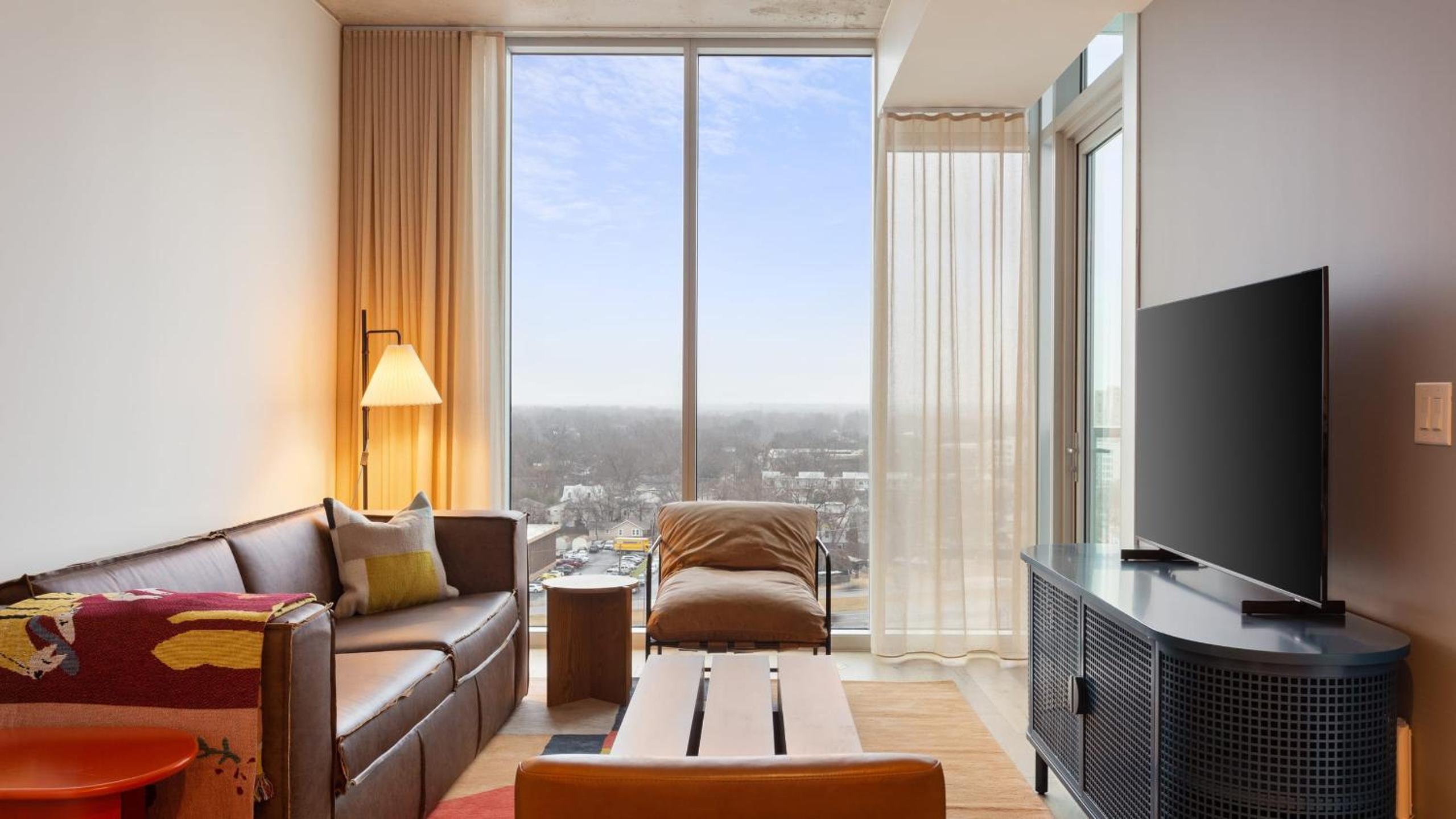 Luxe High Rise near DT Austin w Views Rooftop Pool Gym Luxe Amenities