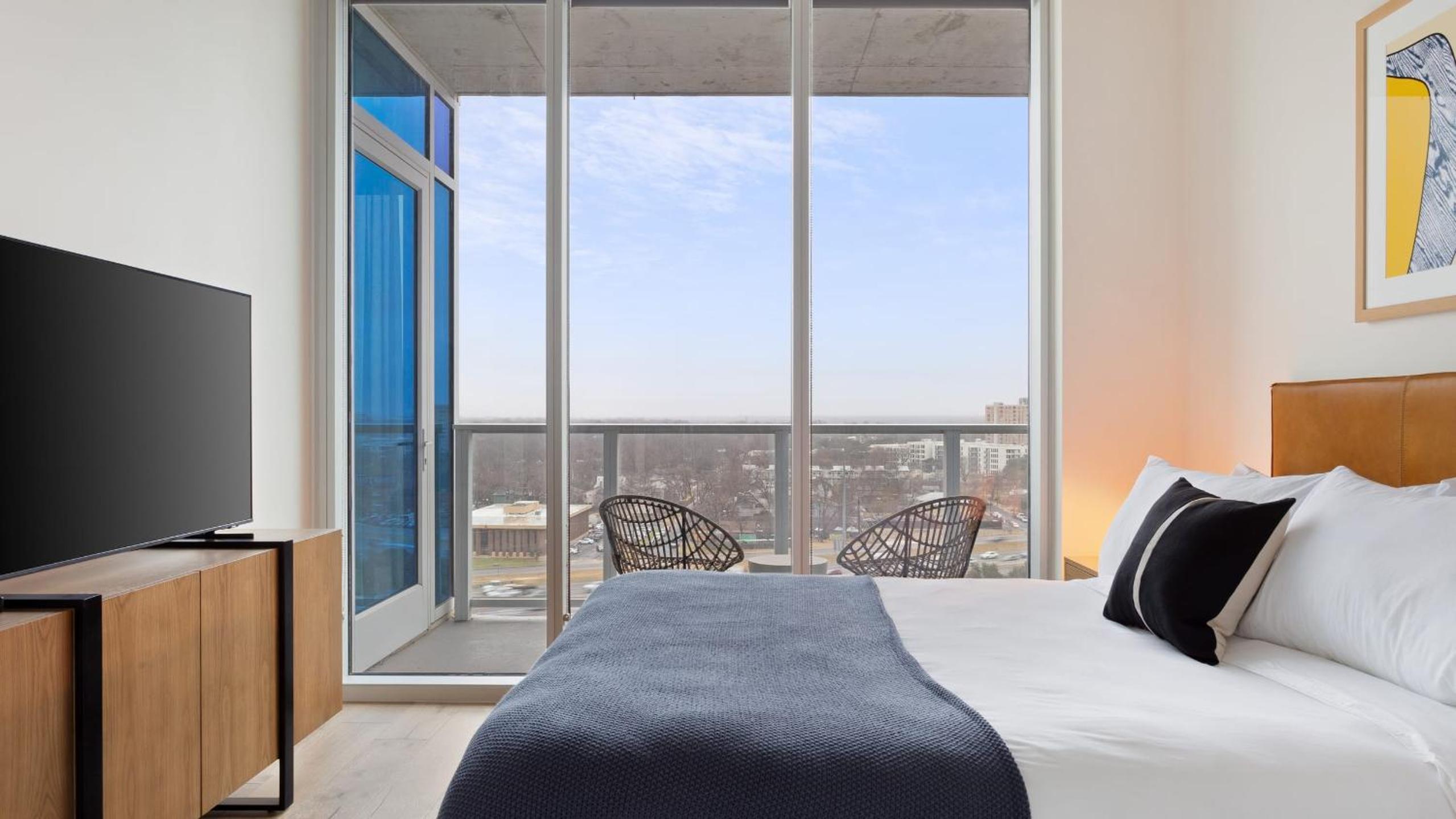 Luxe High Rise near DT Austin w Views Rooftop Pool Gym Luxe Amenities