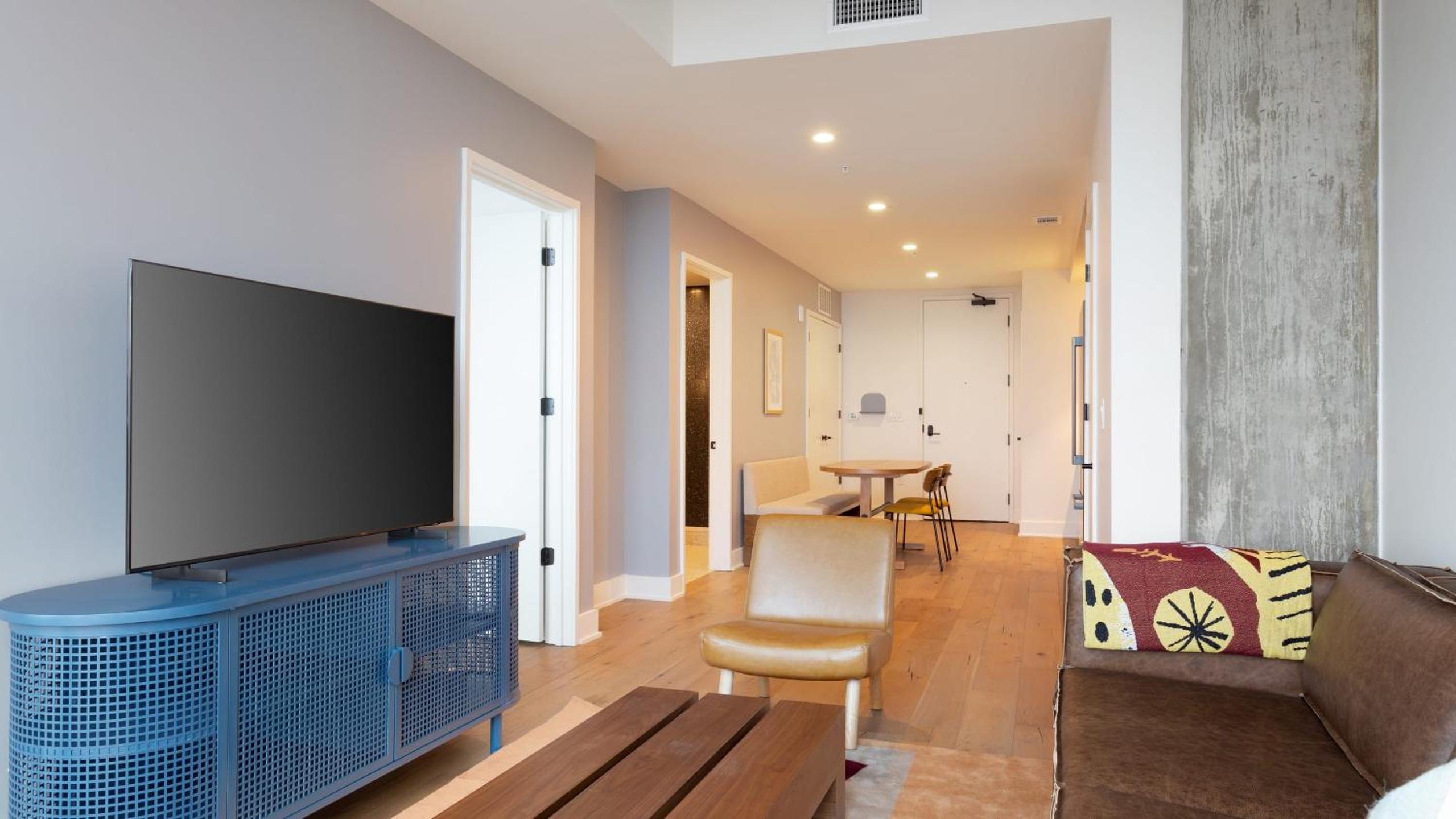 Luxe High Rise near DT Austin w Views Rooftop Pool Gym Luxe Amenities