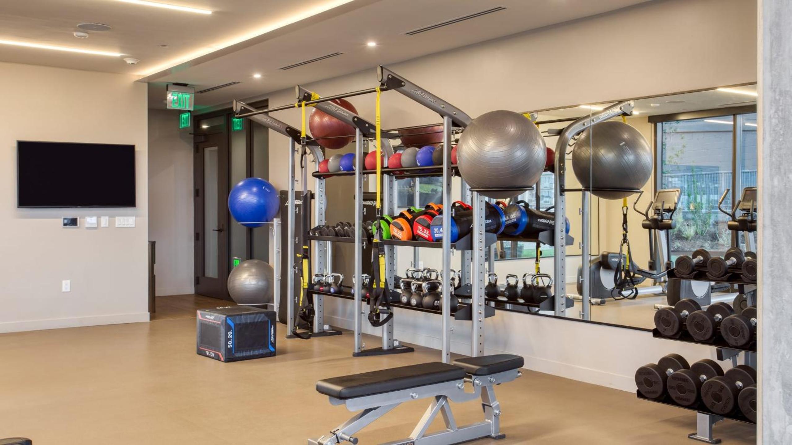 Luxe High Rise near DT Austin w Views Rooftop Pool Gym Luxe Amenities