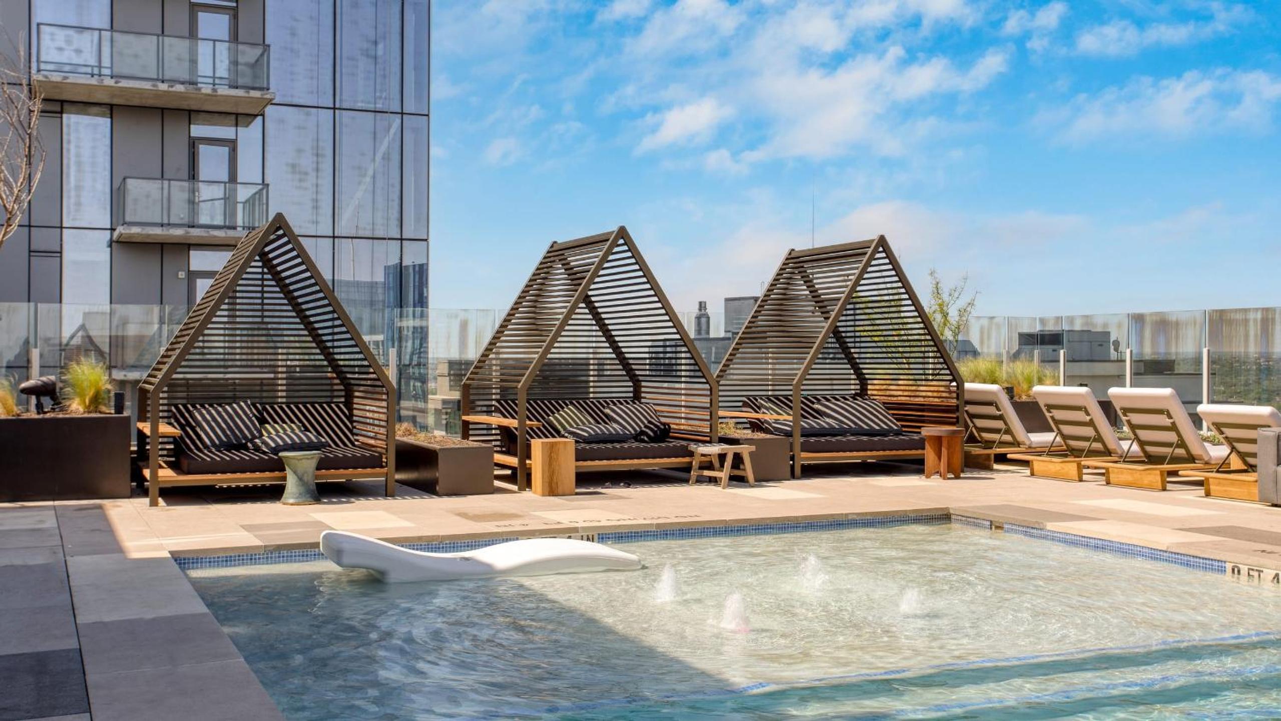 Luxe High Rise near DT Austin w Views Rooftop Pool Gym Luxe Amenities