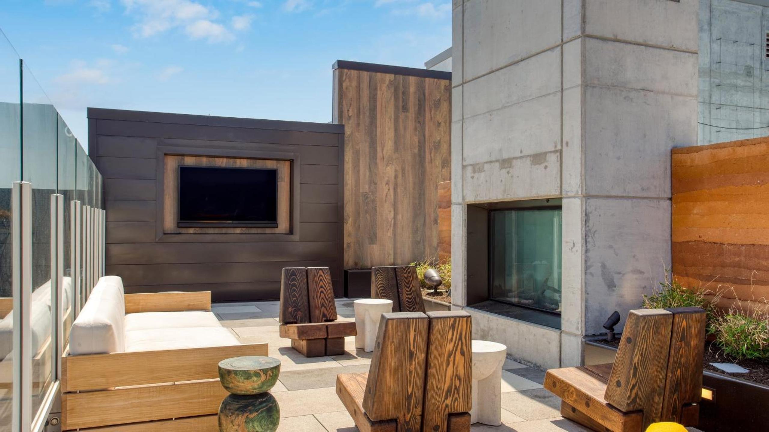 Luxe High Rise near DT Austin w Views Rooftop Pool Gym Luxe Amenities