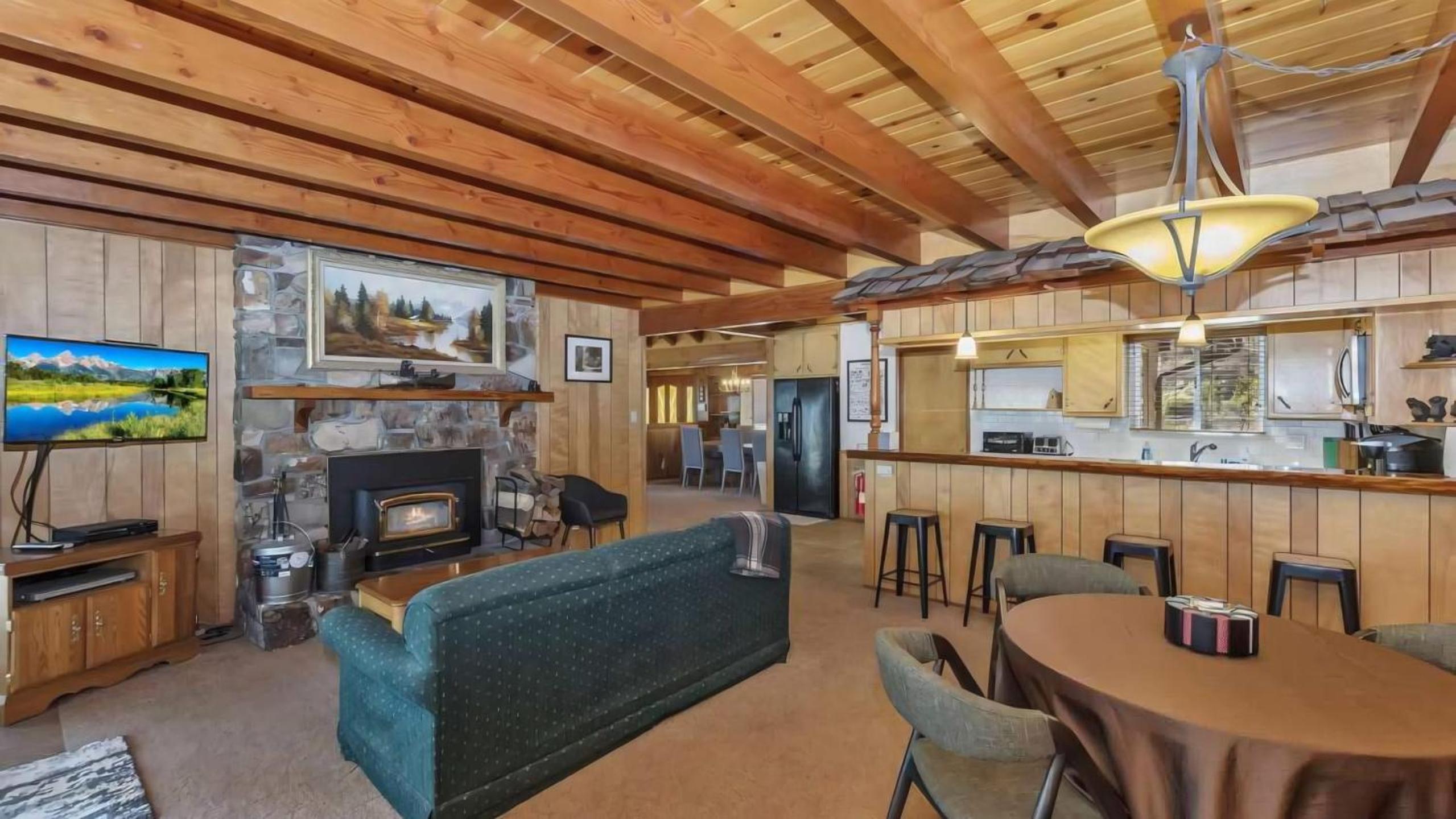 Sleeps 23 2 Homes Lakefront Private Dock Hot Tub Game Room Swingset View