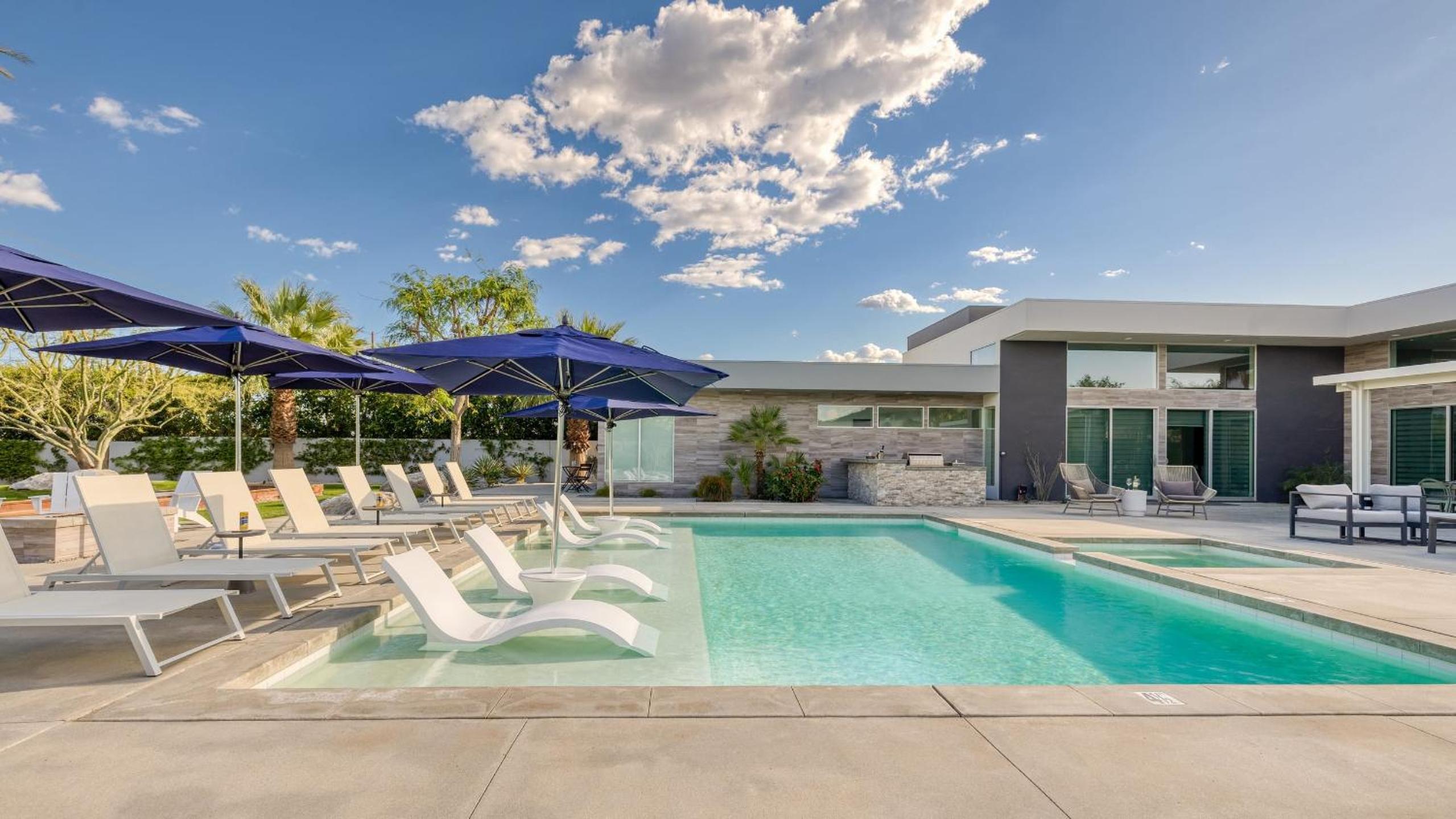 2 Villas PoolSpa Putting Green Bocce Polo Villas Solstice by AvantStay