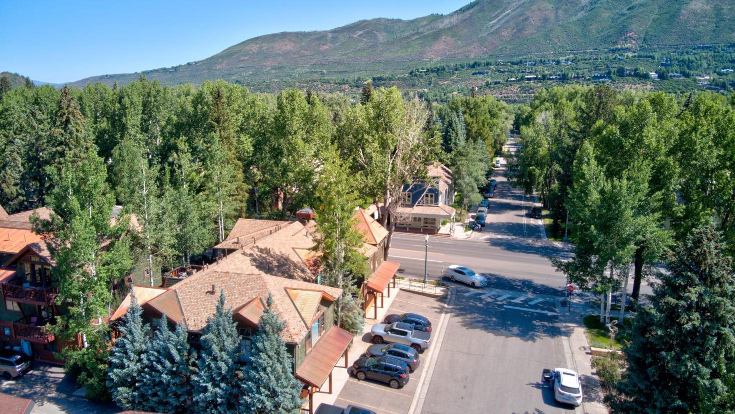 Aspen Hideaway by AvantStay Walk to Aspen Near Slopes Pool Hot Tub Access