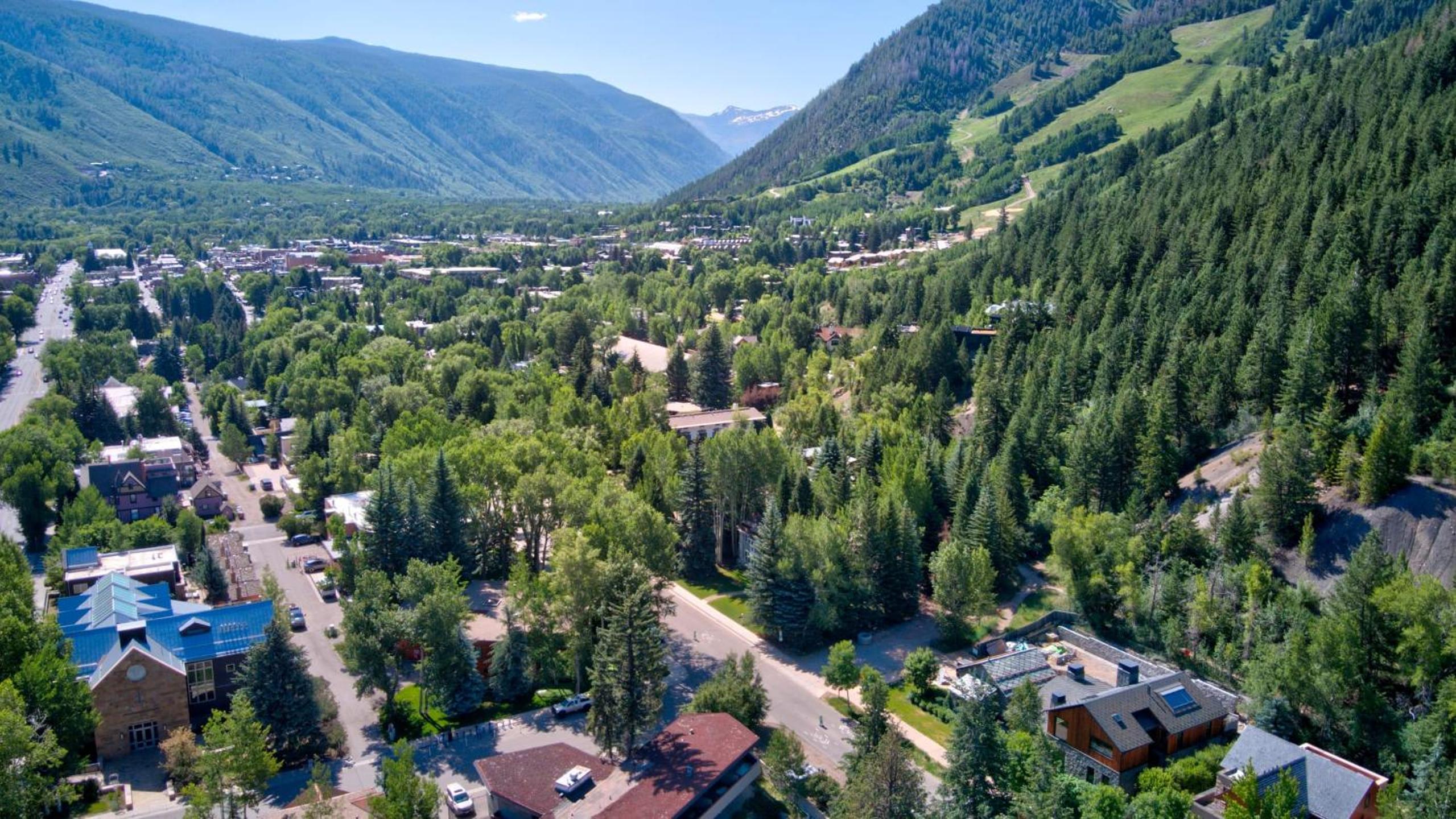 Aspen Hideaway by AvantStay Walk to Aspen Near Slopes Pool Hot Tub Access