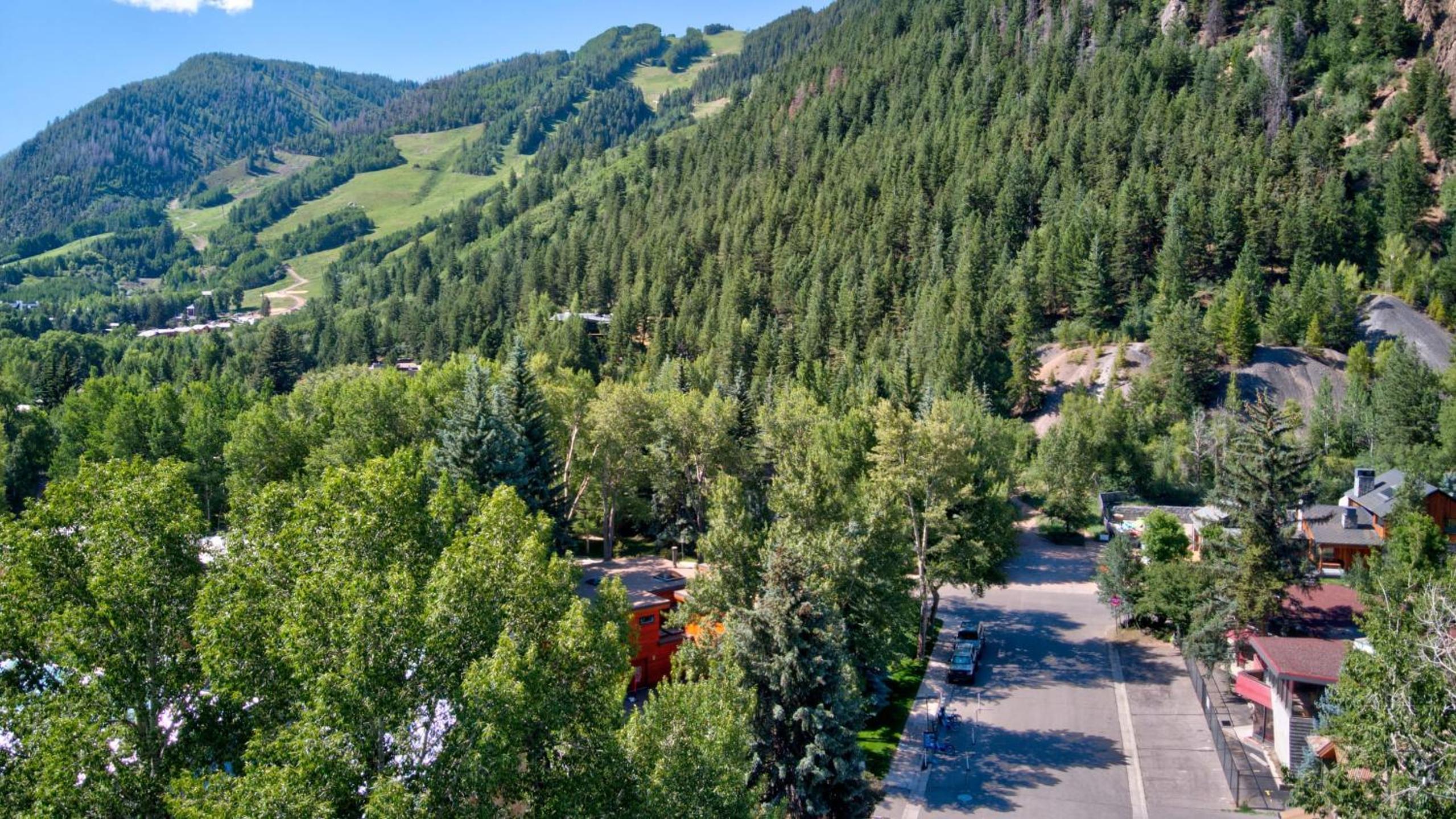 Aspen Hideaway by AvantStay Walk to Aspen Near Slopes Pool Hot Tub Access