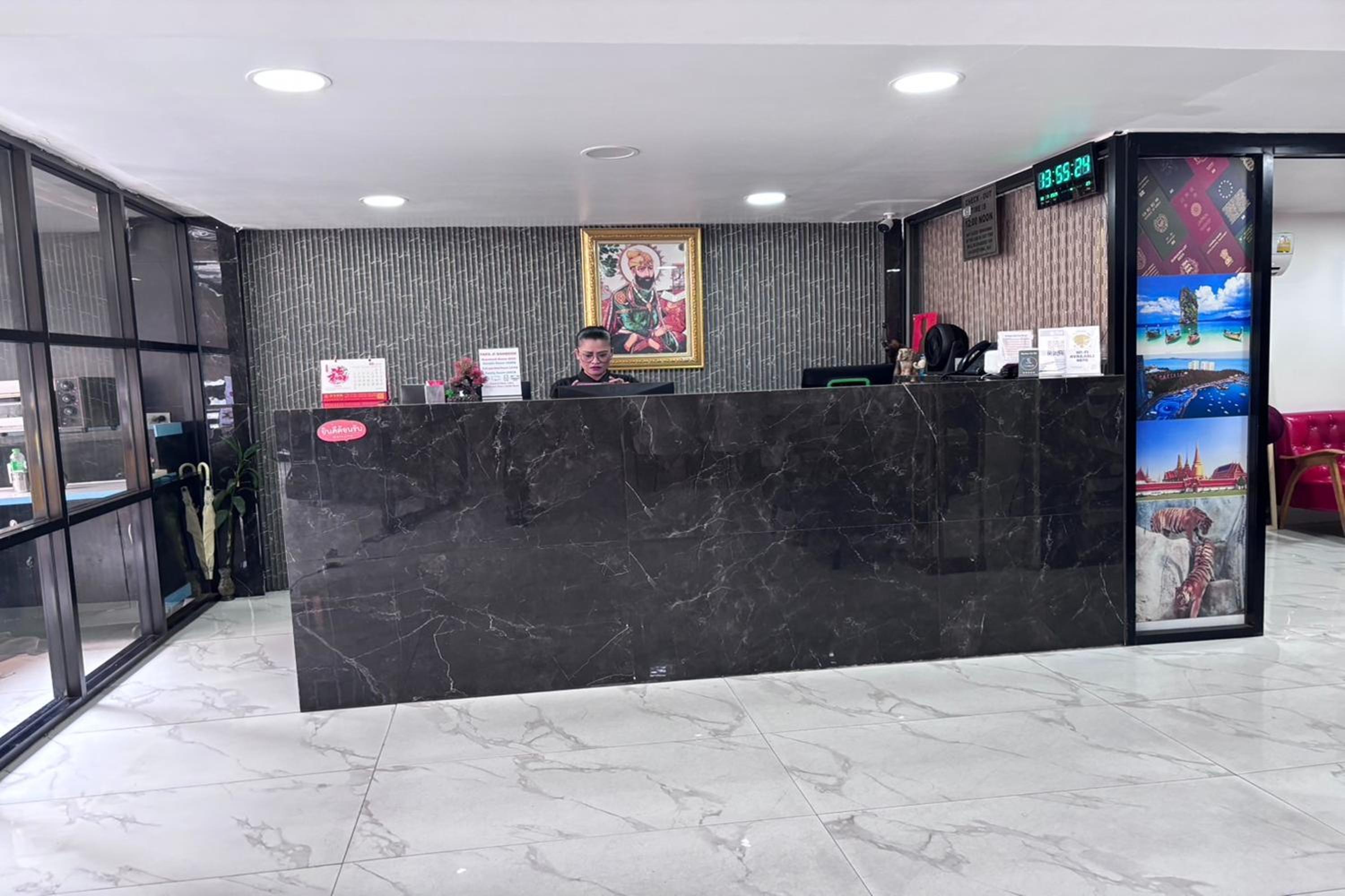 Papa Ji Hotel and Restaurant