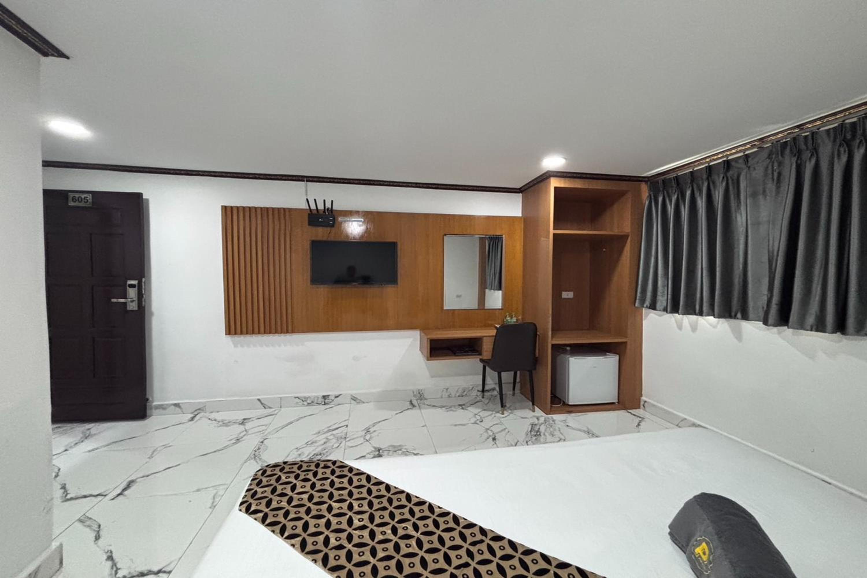 Papa Ji Hotel and Restaurant
