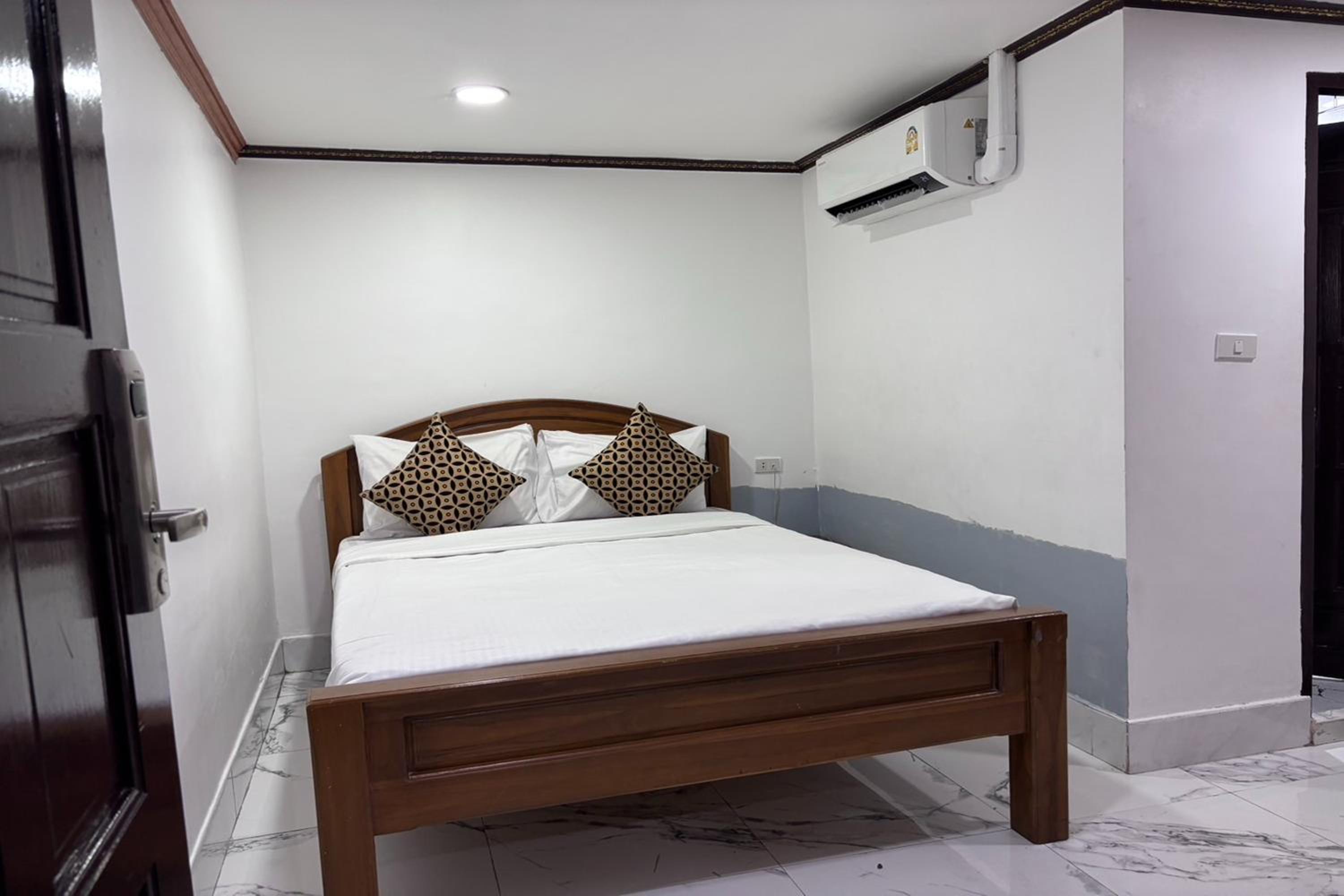 Papa Ji Hotel and Restaurant