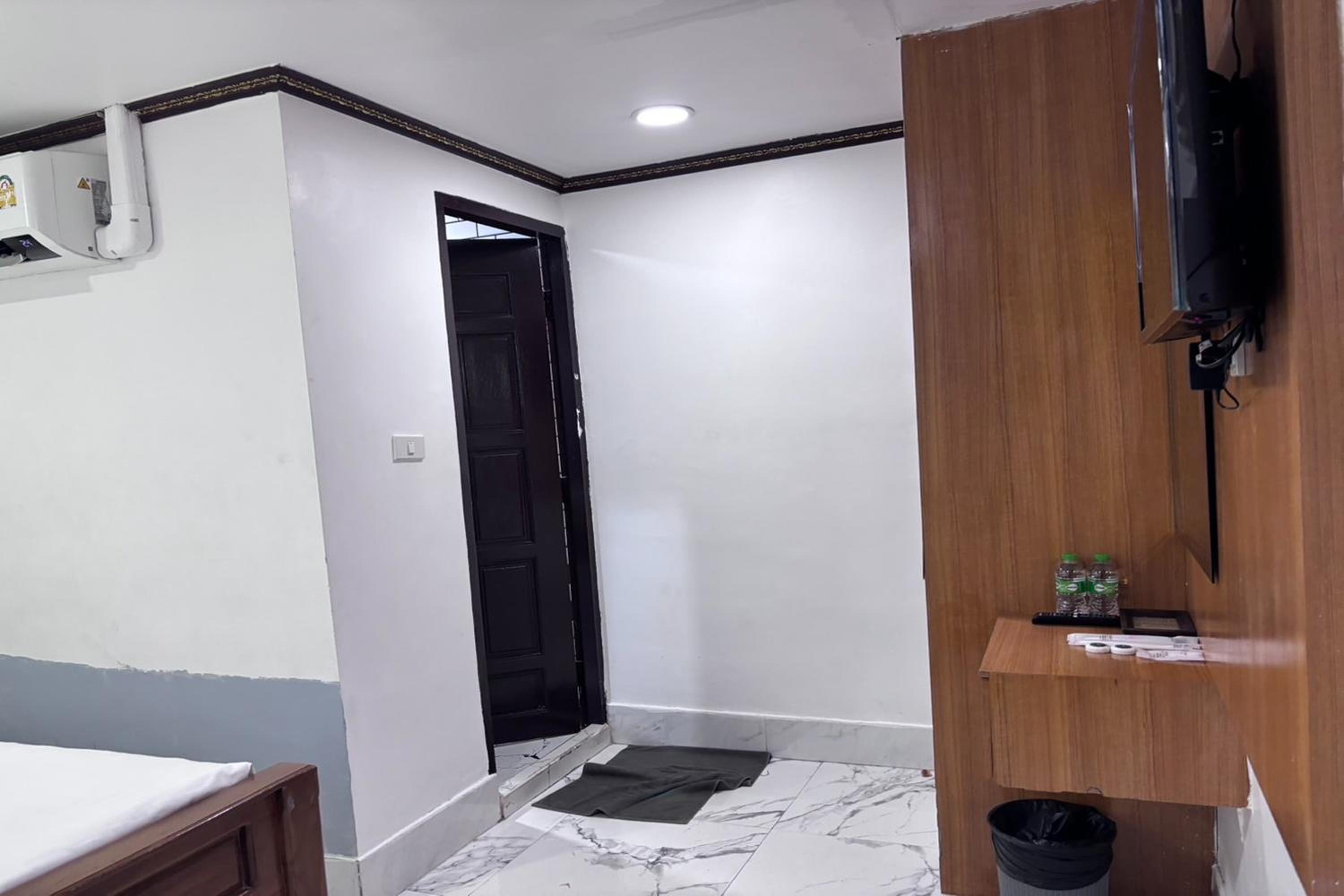 Papa Ji Hotel and Restaurant