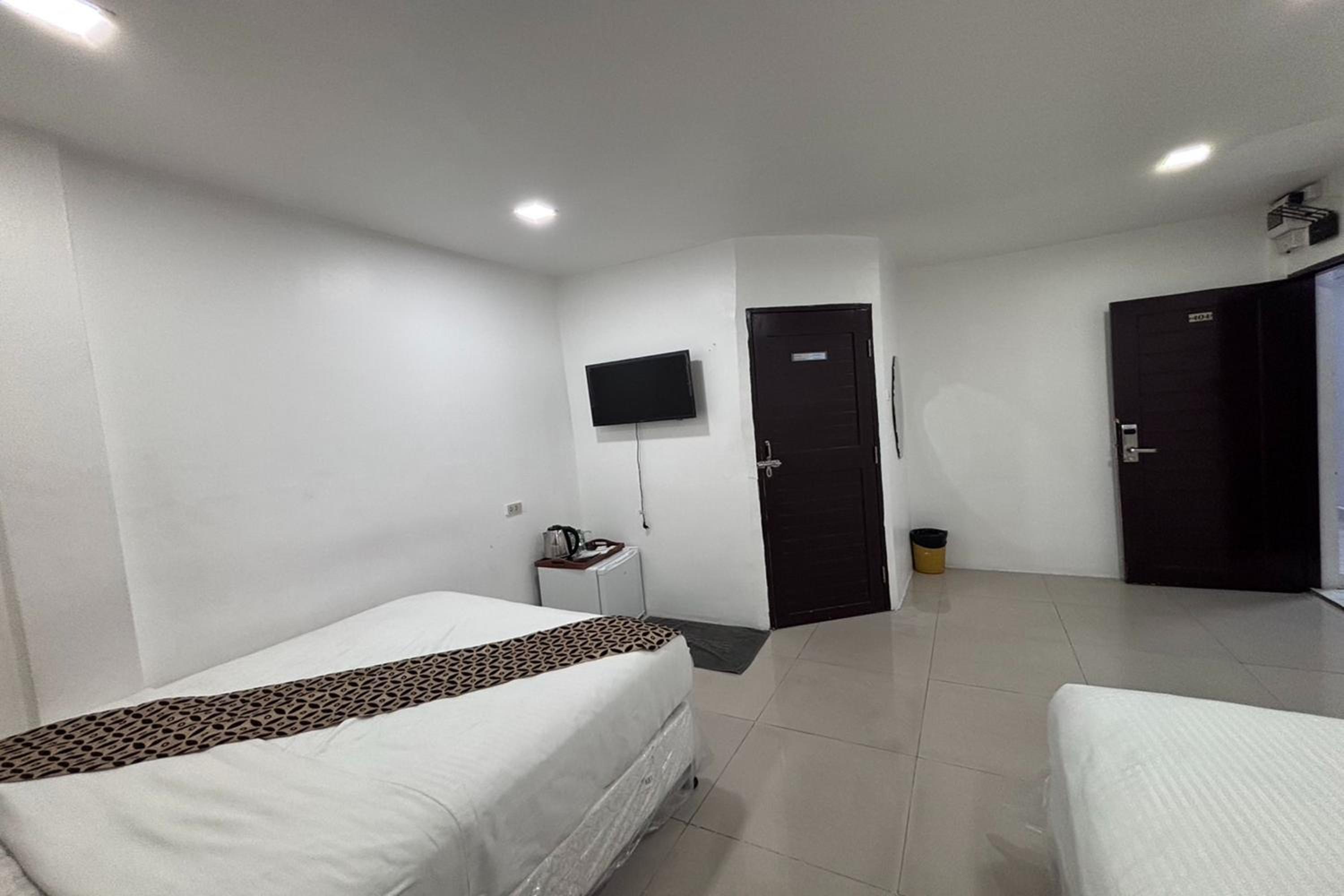 Papa Ji Hotel and Restaurant