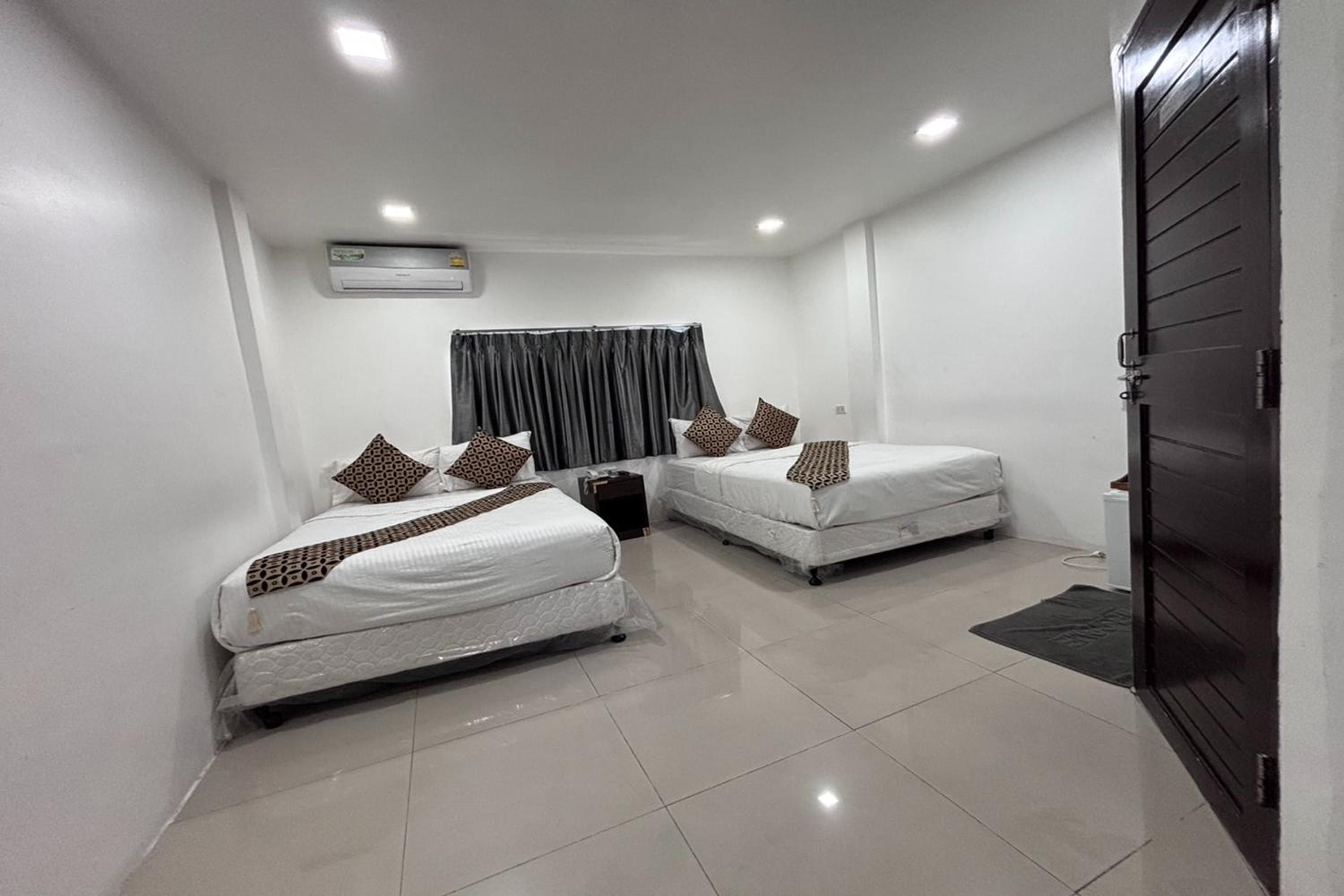 Papa Ji Hotel and Restaurant