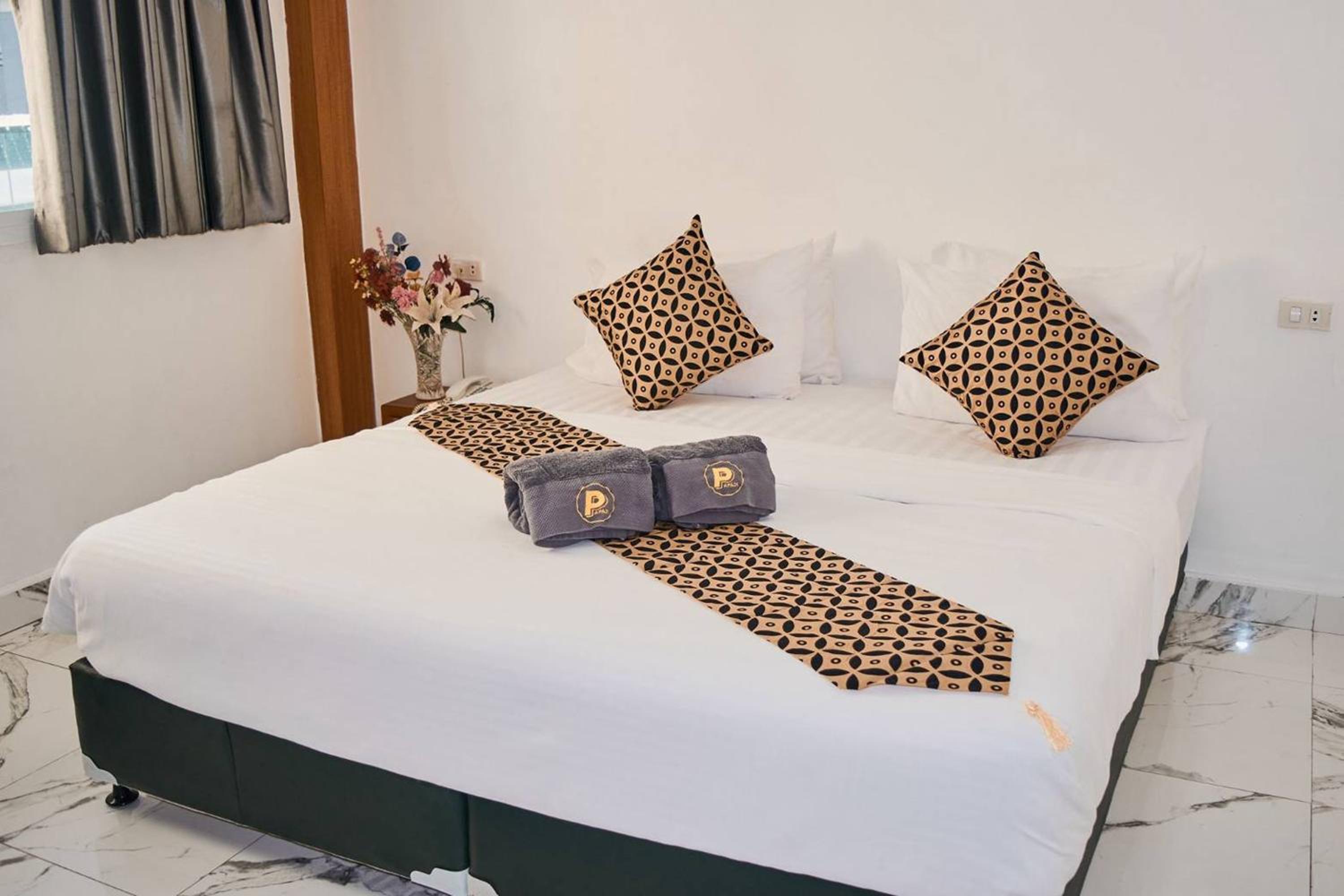 Papa Ji Hotel and Restaurant