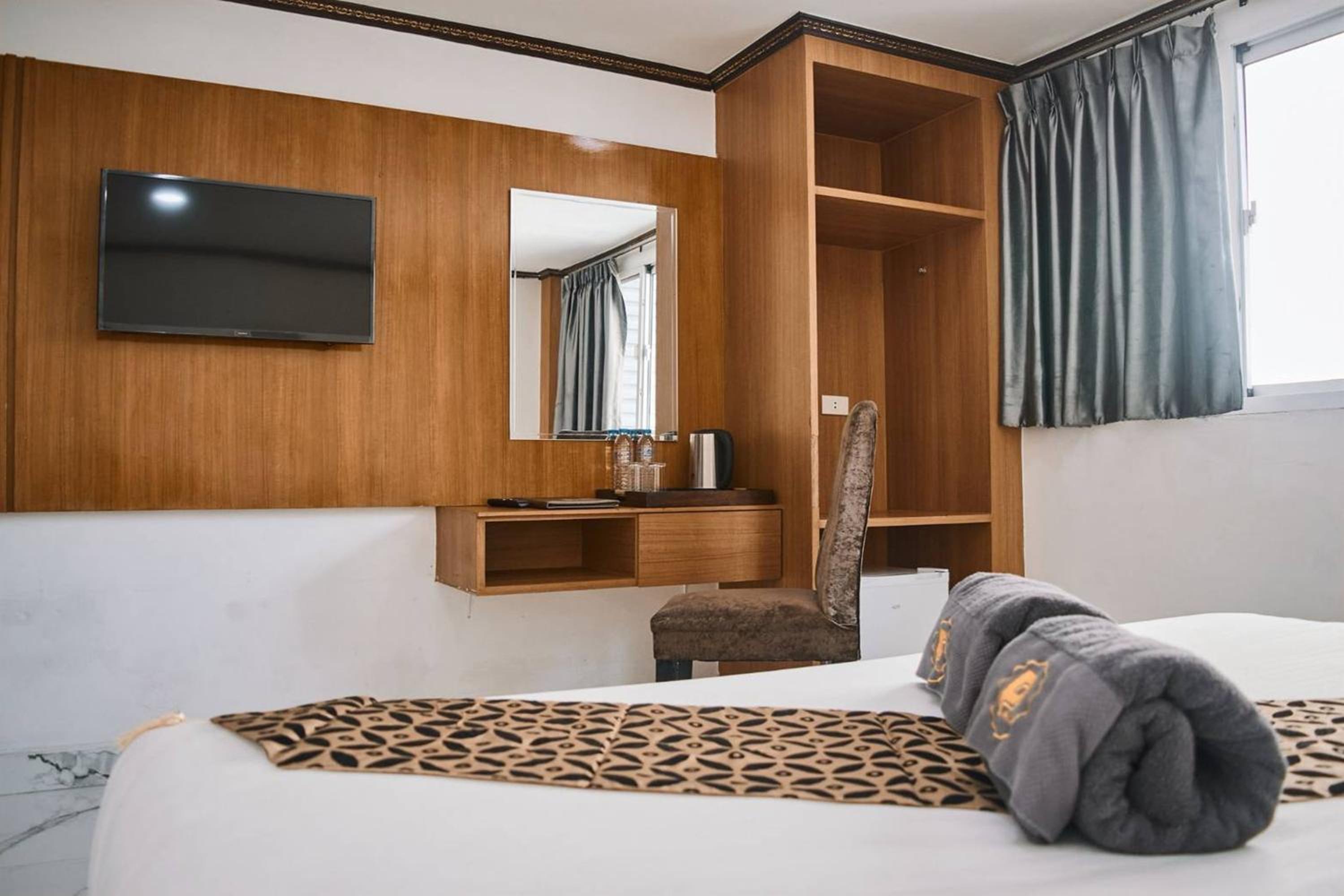 Papa Ji Hotel and Restaurant