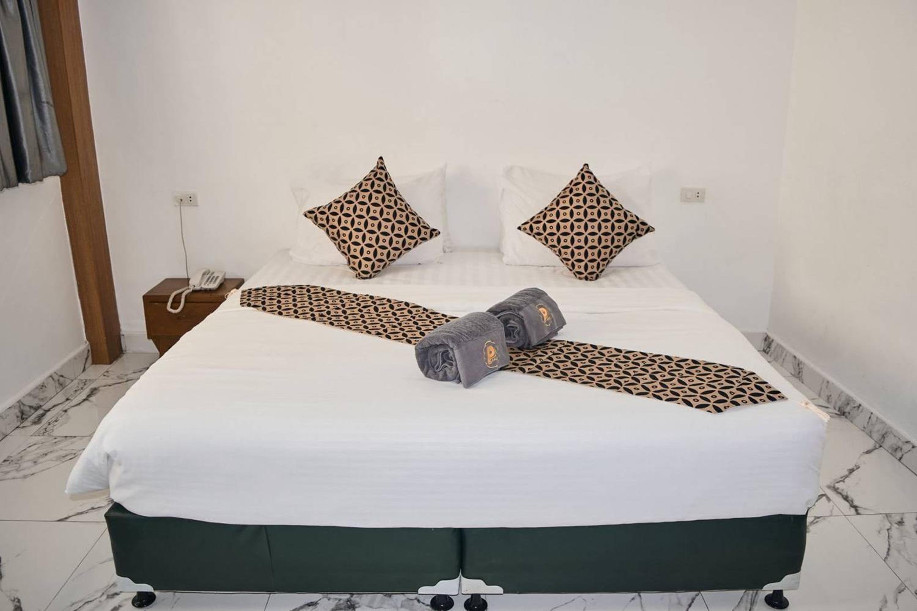 Papa Ji Hotel and Restaurant