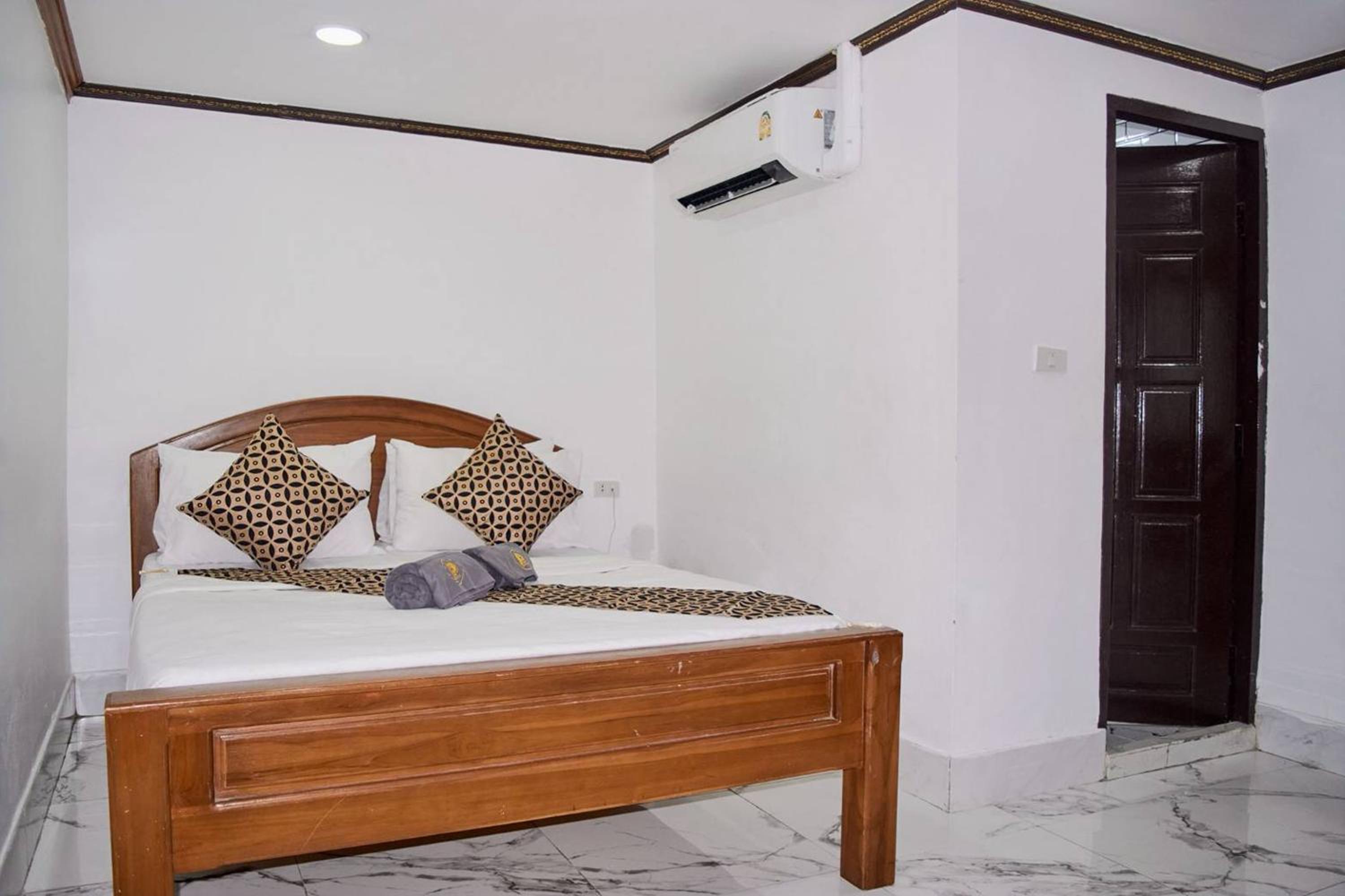 Papa Ji Hotel and Restaurant