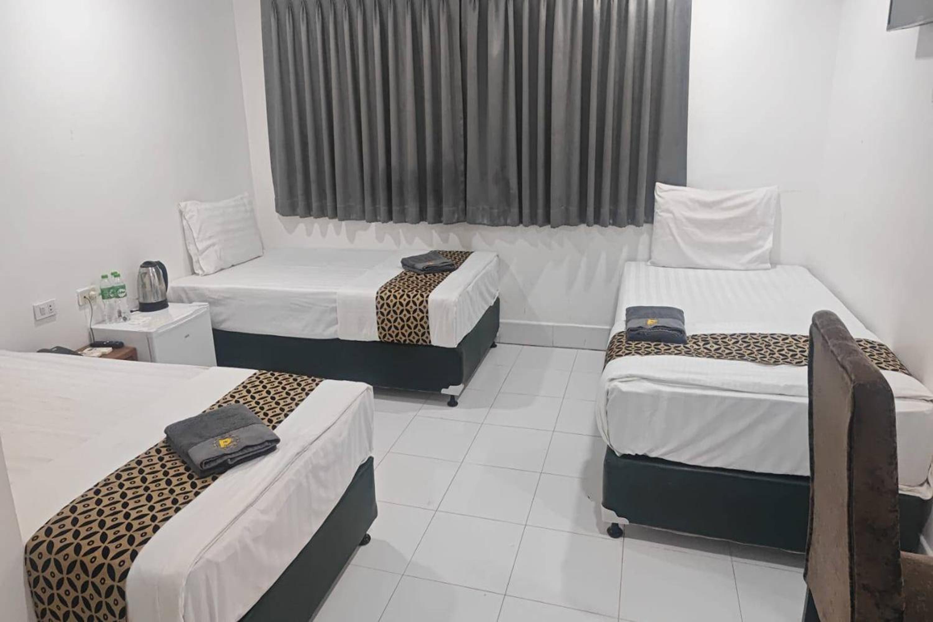 Papa Ji Hotel and Restaurant