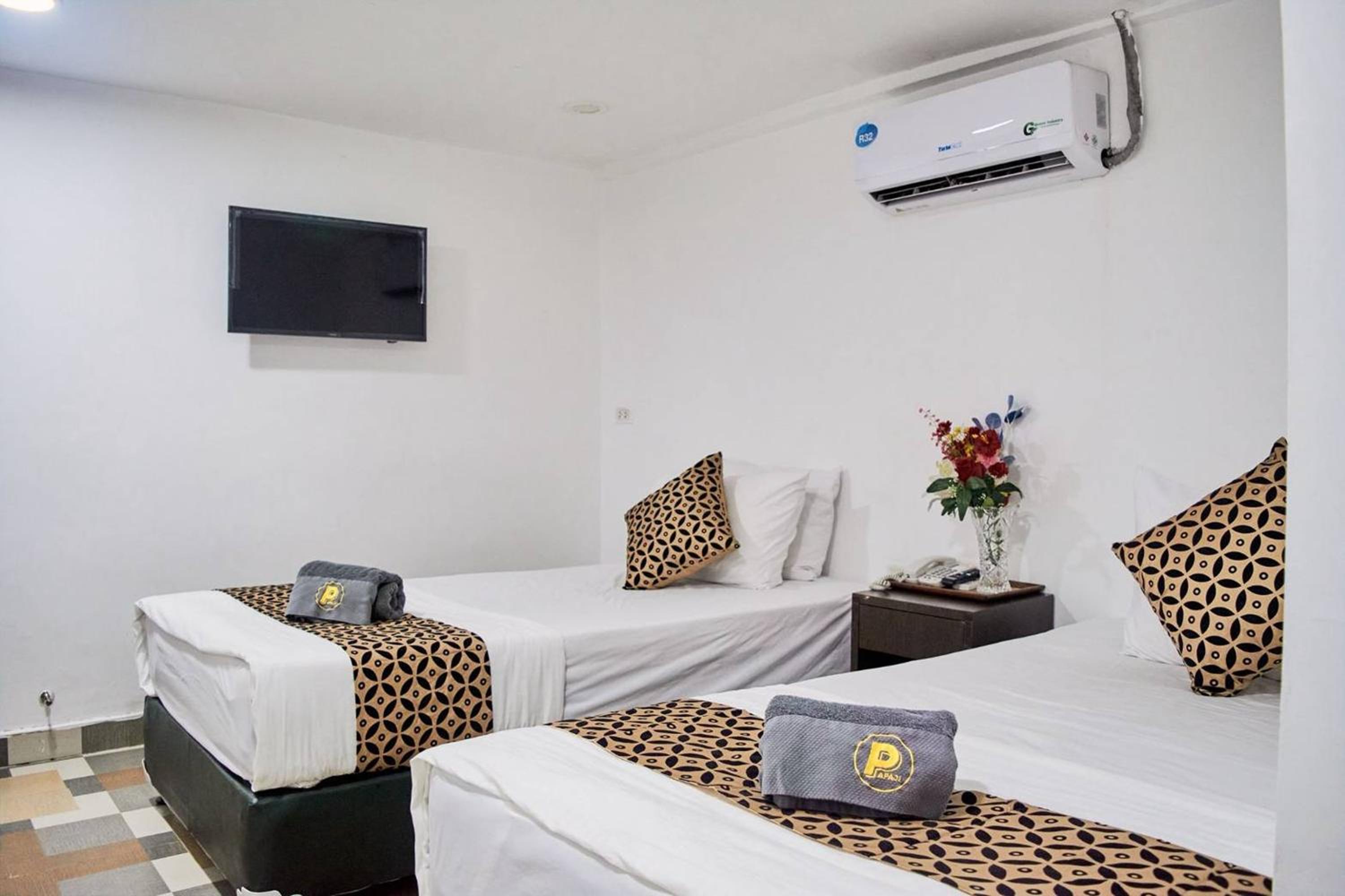 Papa Ji Hotel and Restaurant