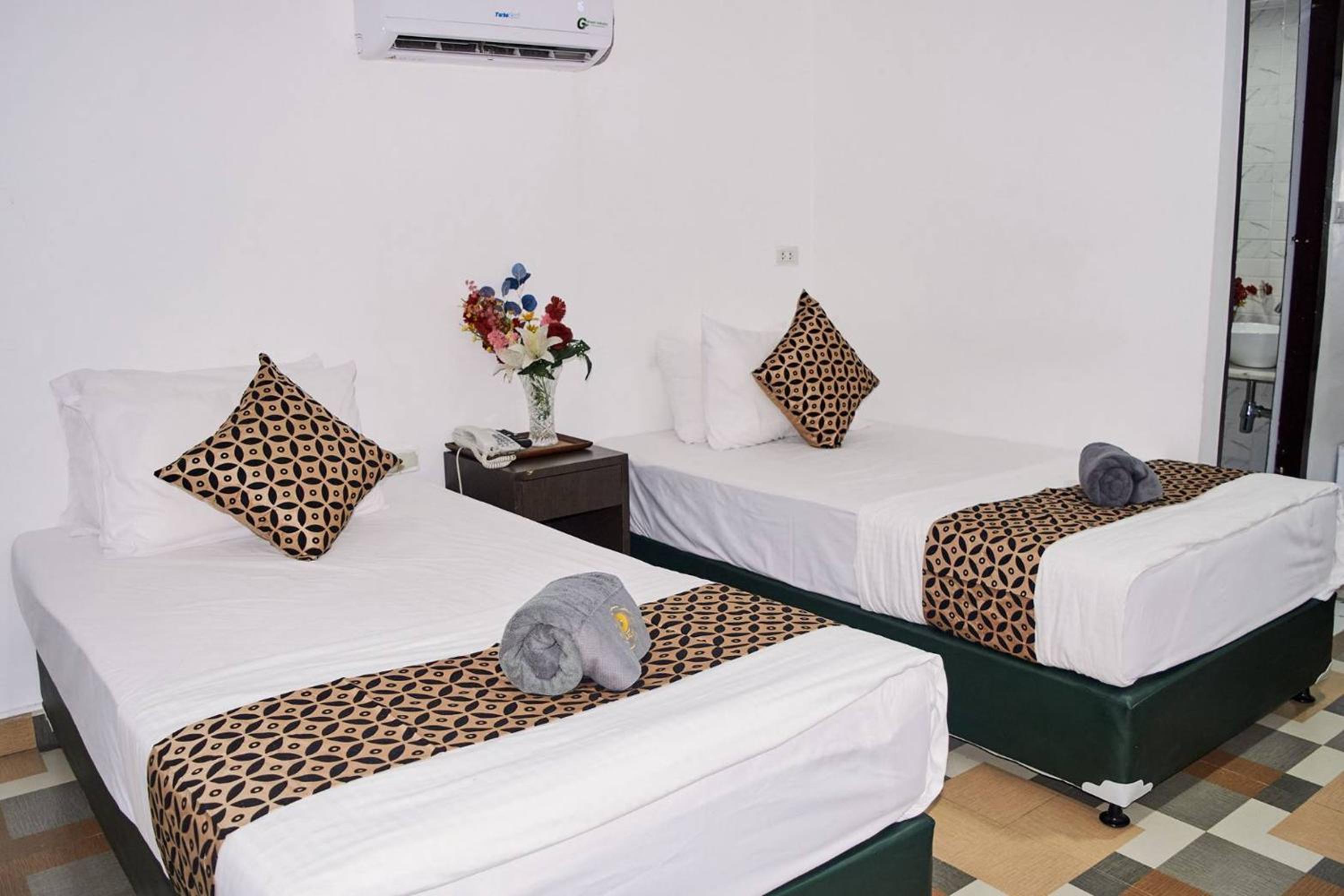 Papa Ji Hotel and Restaurant