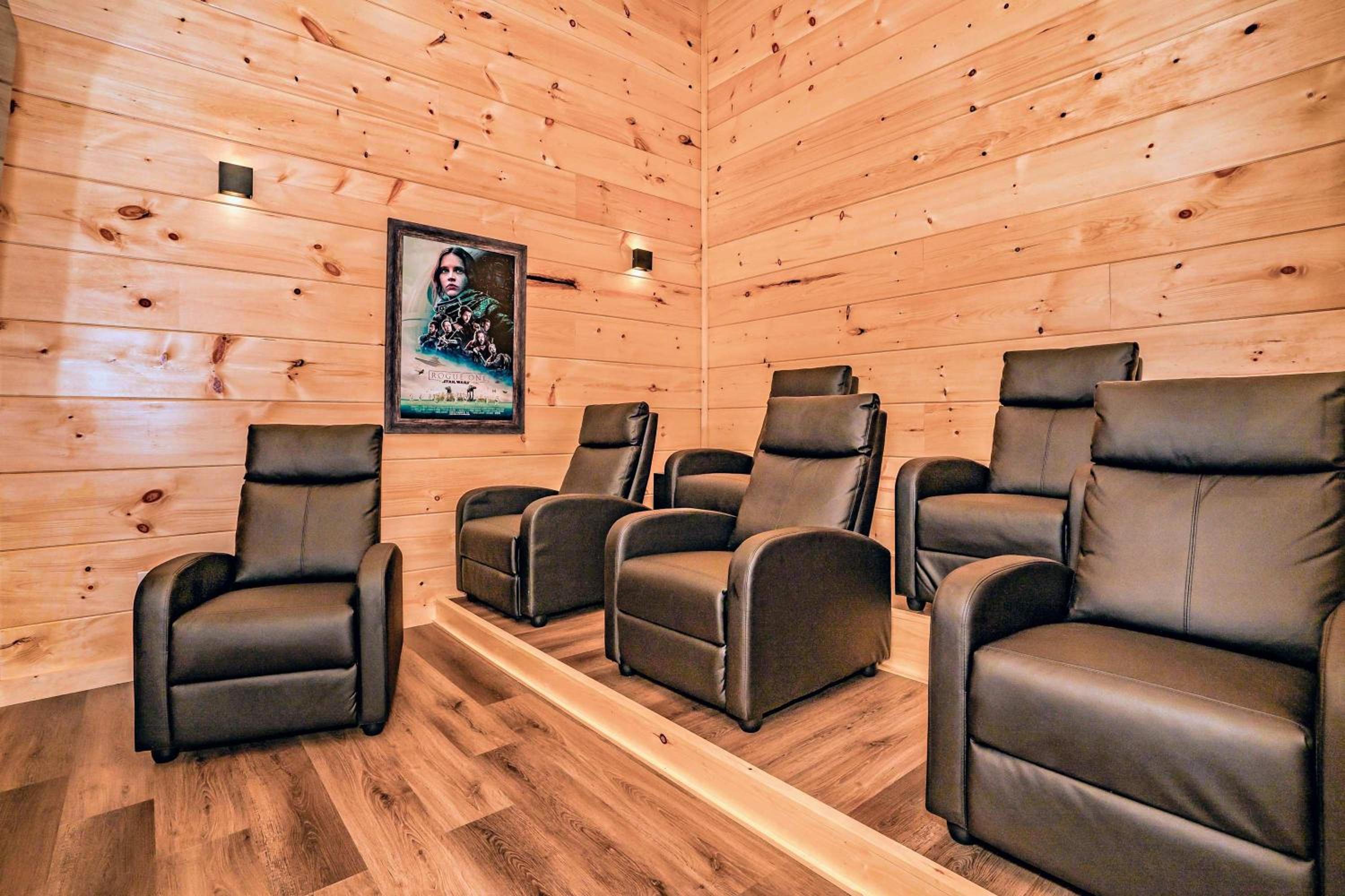 Luxury Cabin with Theatre and Hot Tub
