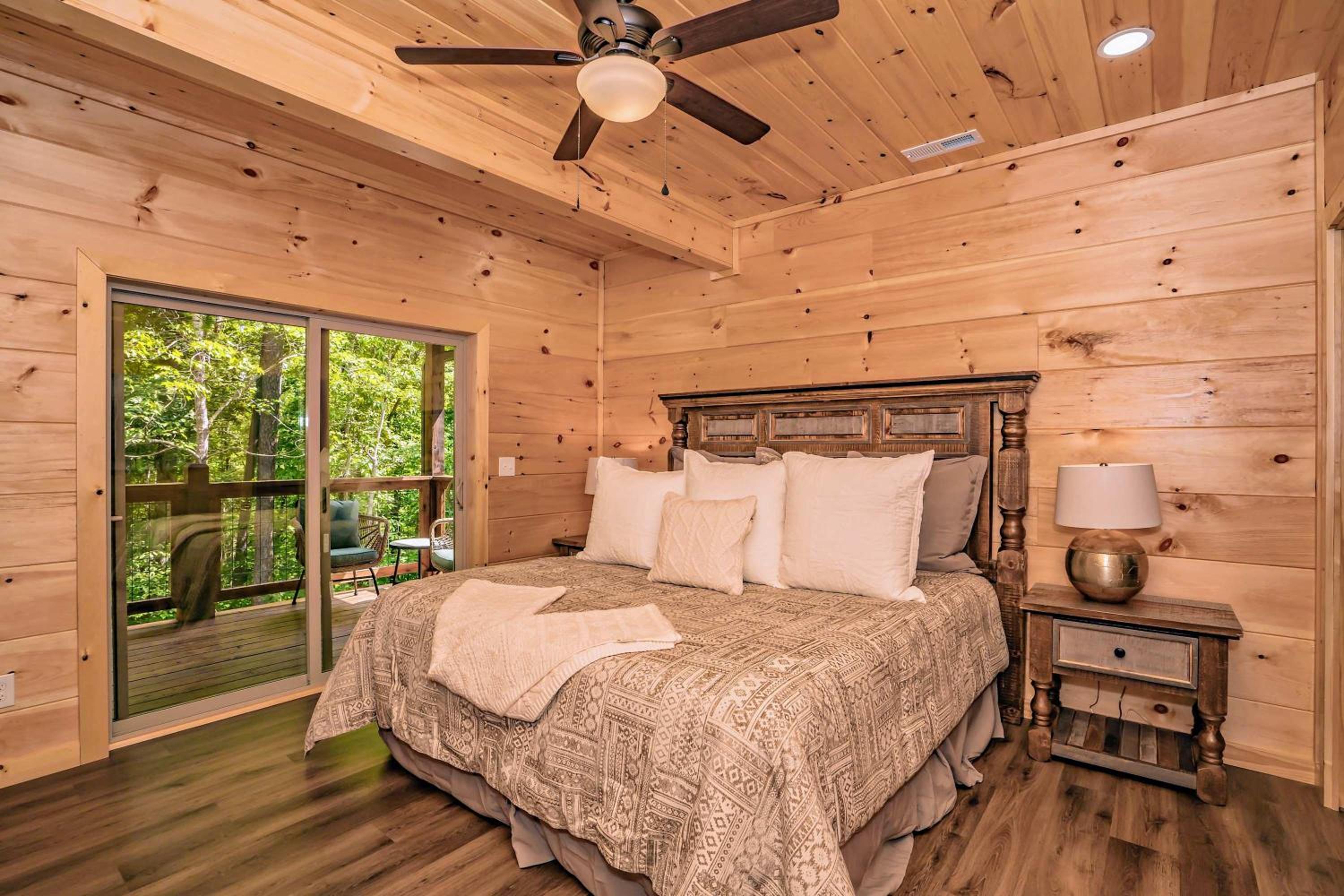 Luxury Cabin with Theatre and Hot Tub