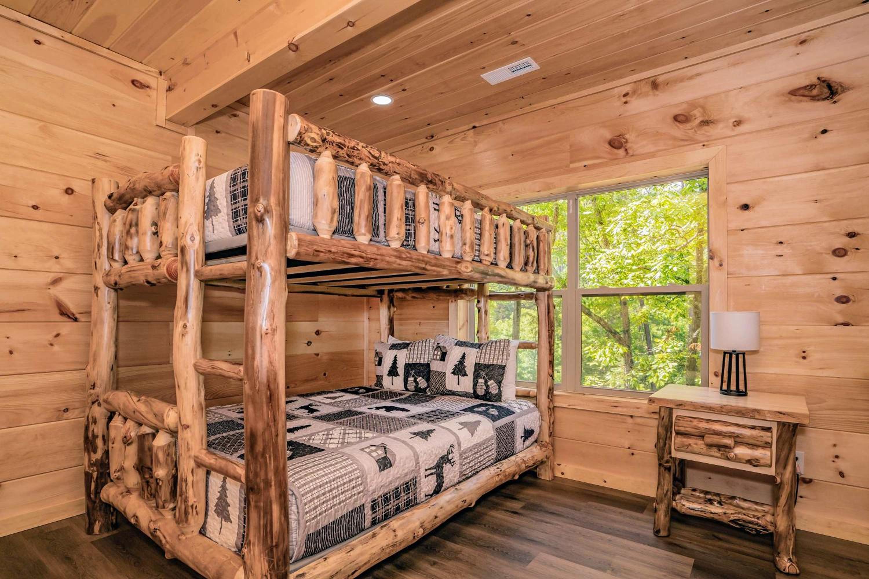 Luxury Cabin with Theatre and Hot Tub