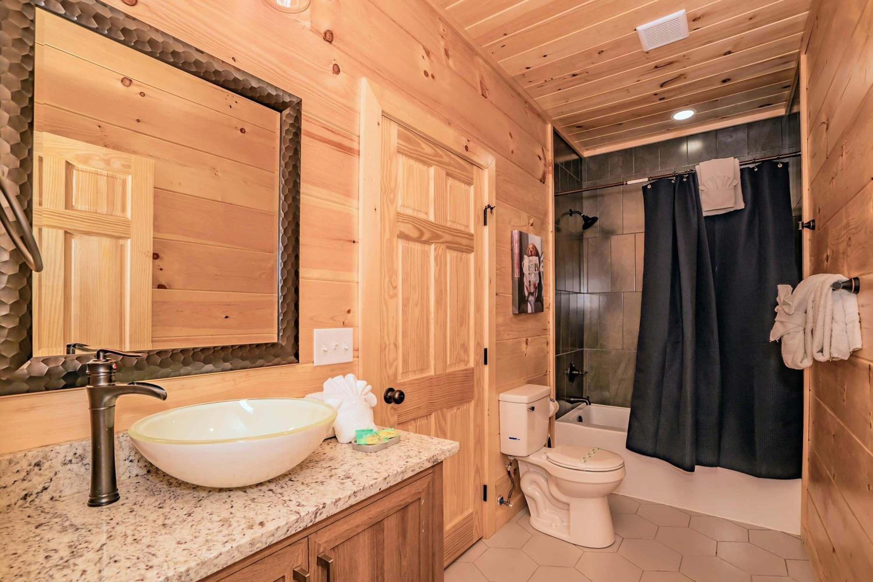 Luxury Cabin with Theatre and Hot Tub