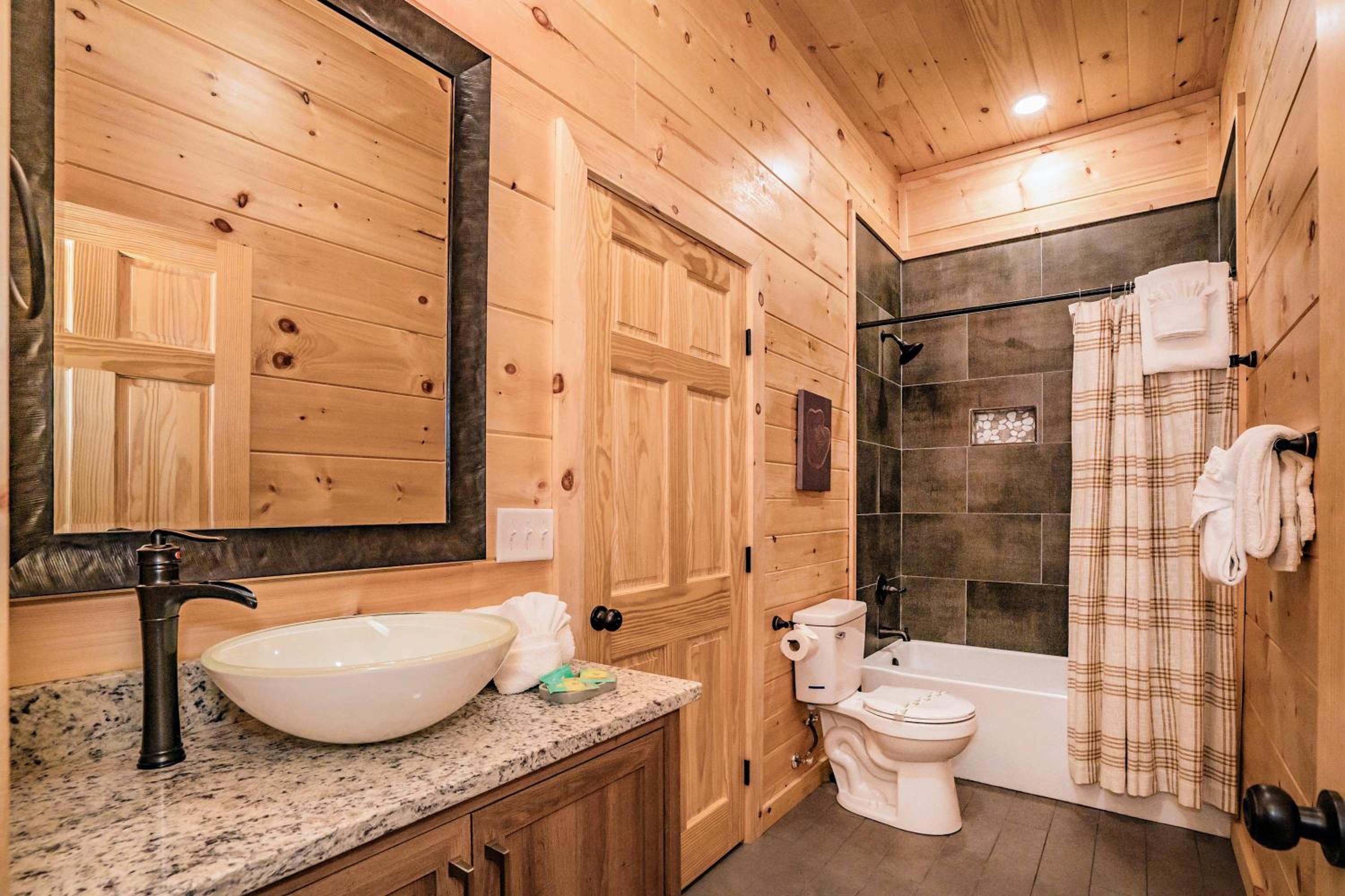 Luxury Cabin with Theatre and Hot Tub