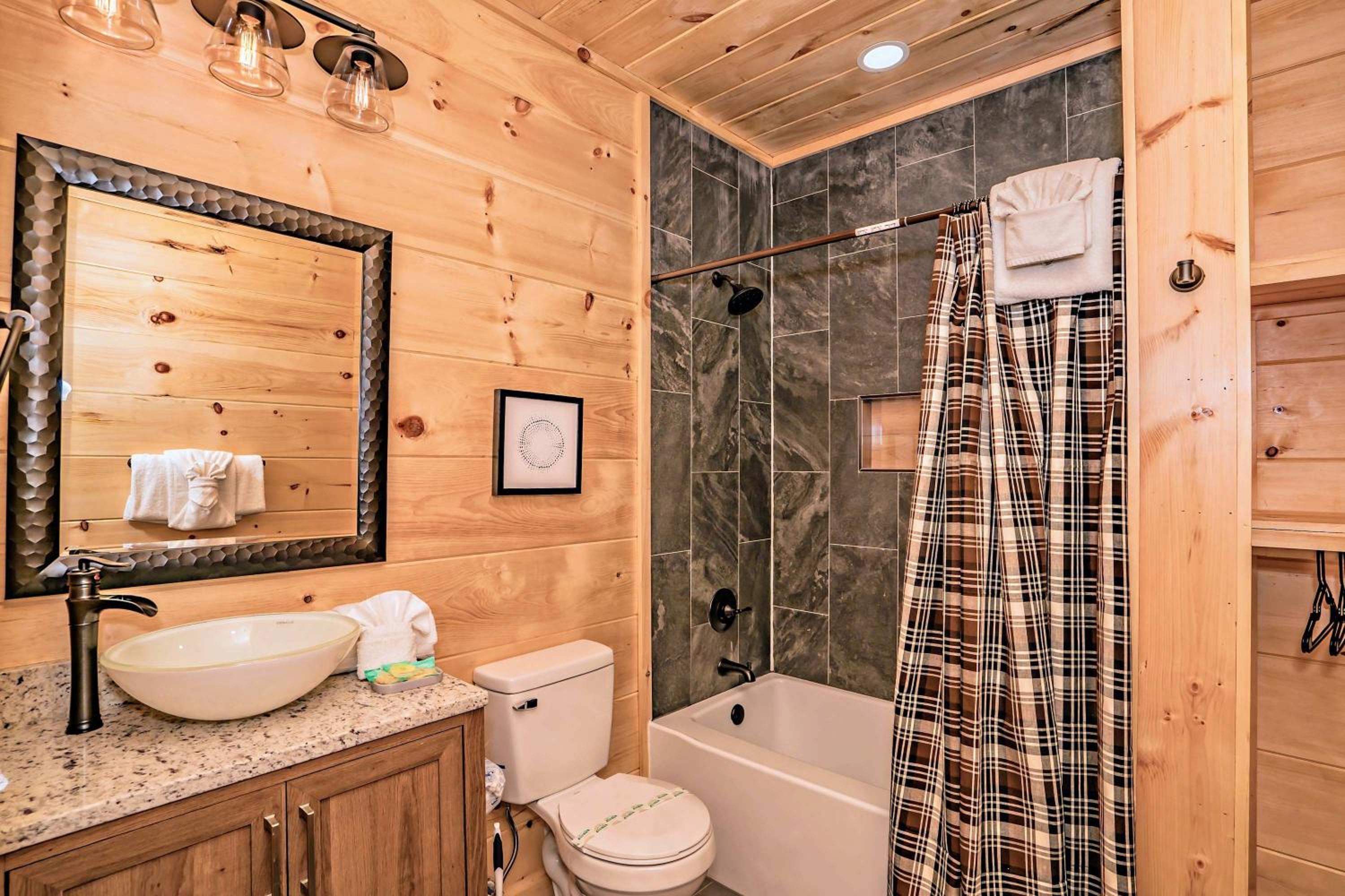 Luxury Cabin with Theatre and Hot Tub