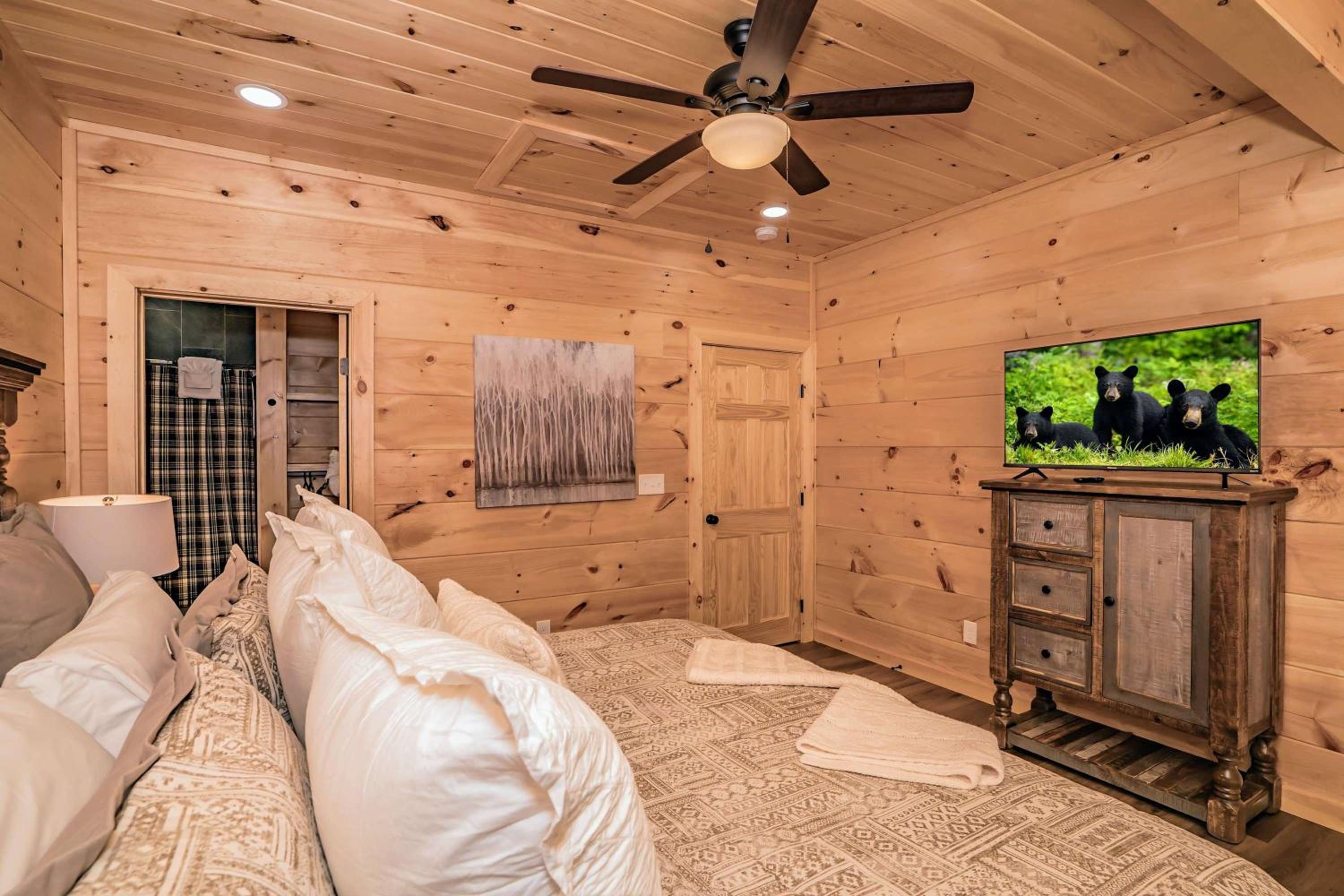 Luxury Cabin with Theatre and Hot Tub