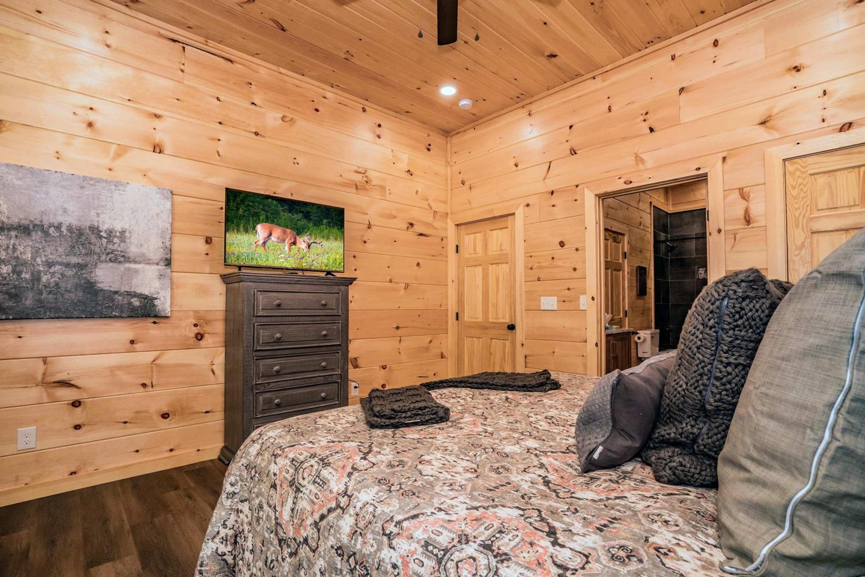 Luxury Cabin with Theatre and Hot Tub