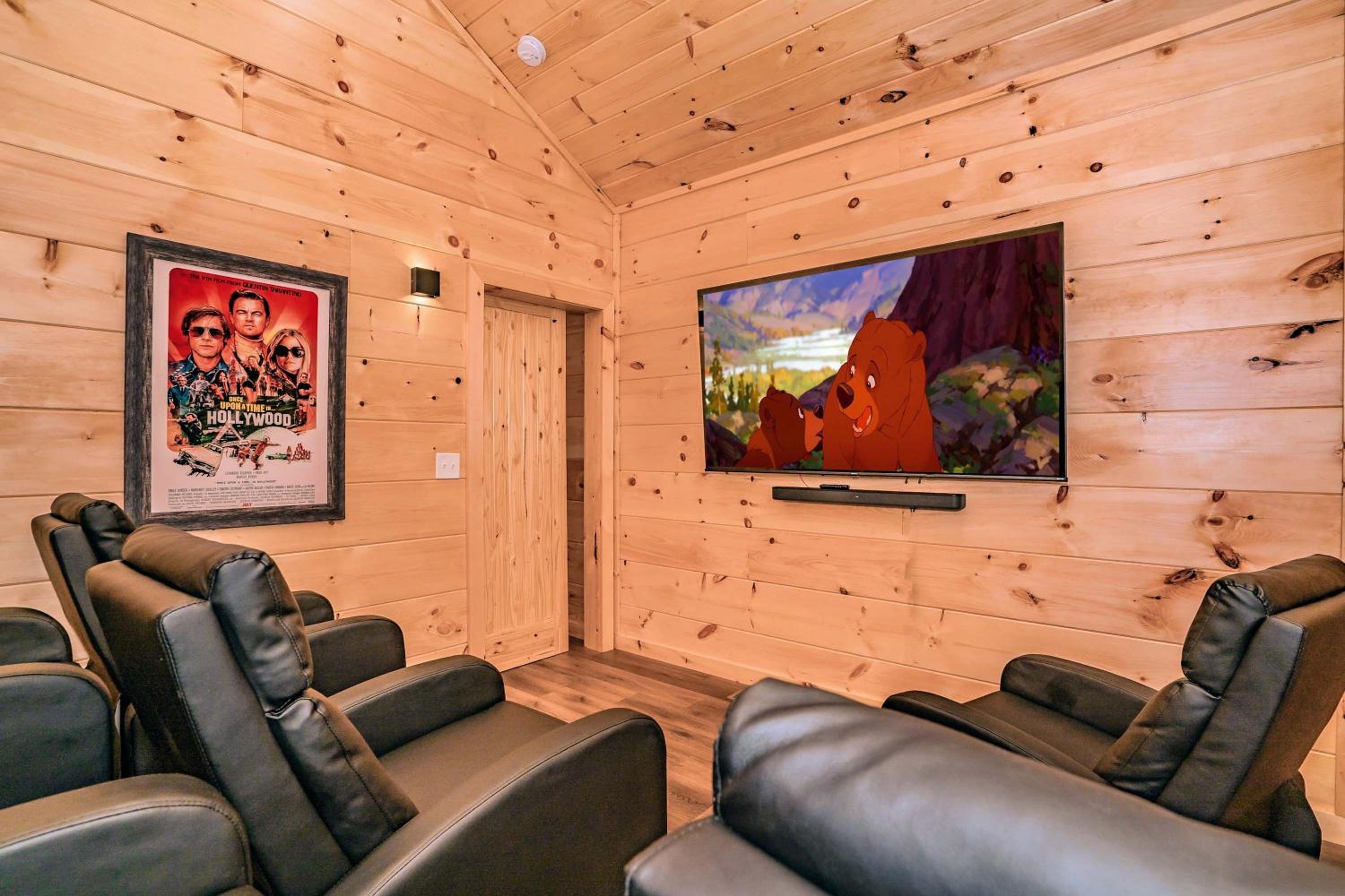 Luxury Cabin with Theatre and Hot Tub