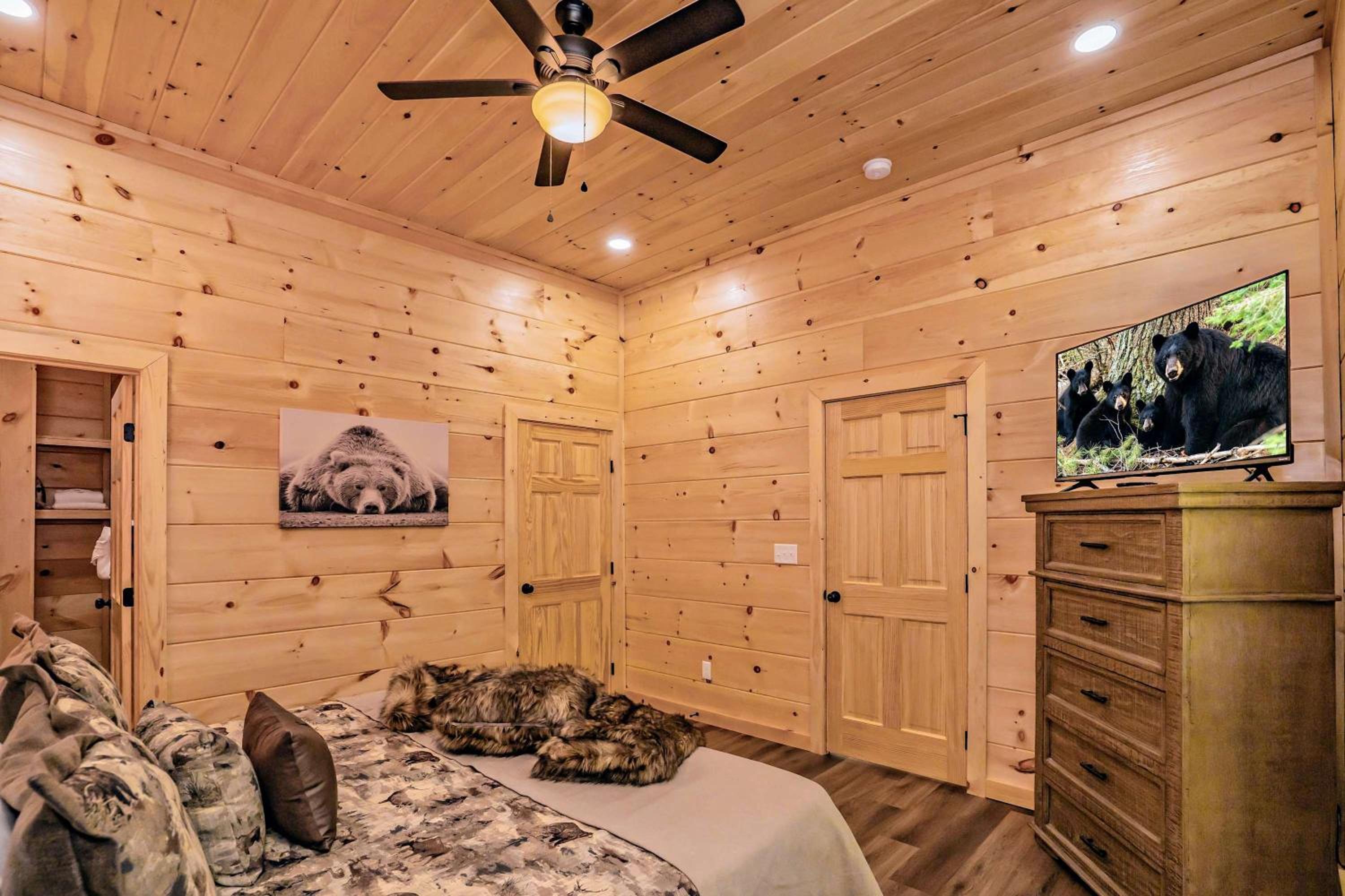 Luxury Cabin with Theatre and Hot Tub