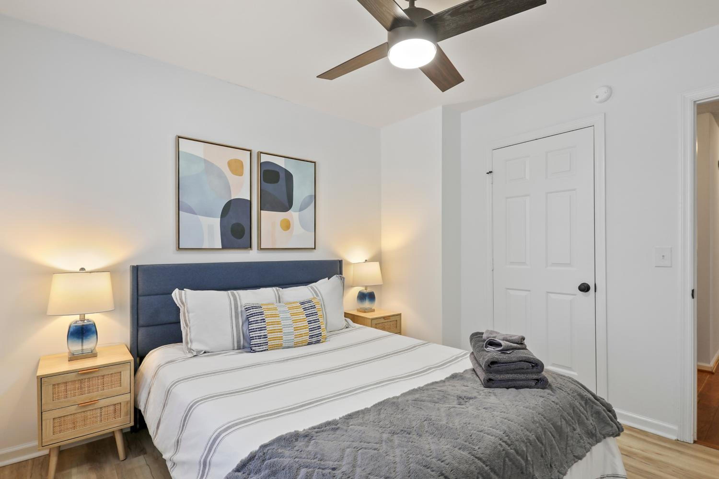 Large Family-Friendly Home w Spa Near Beach & City
