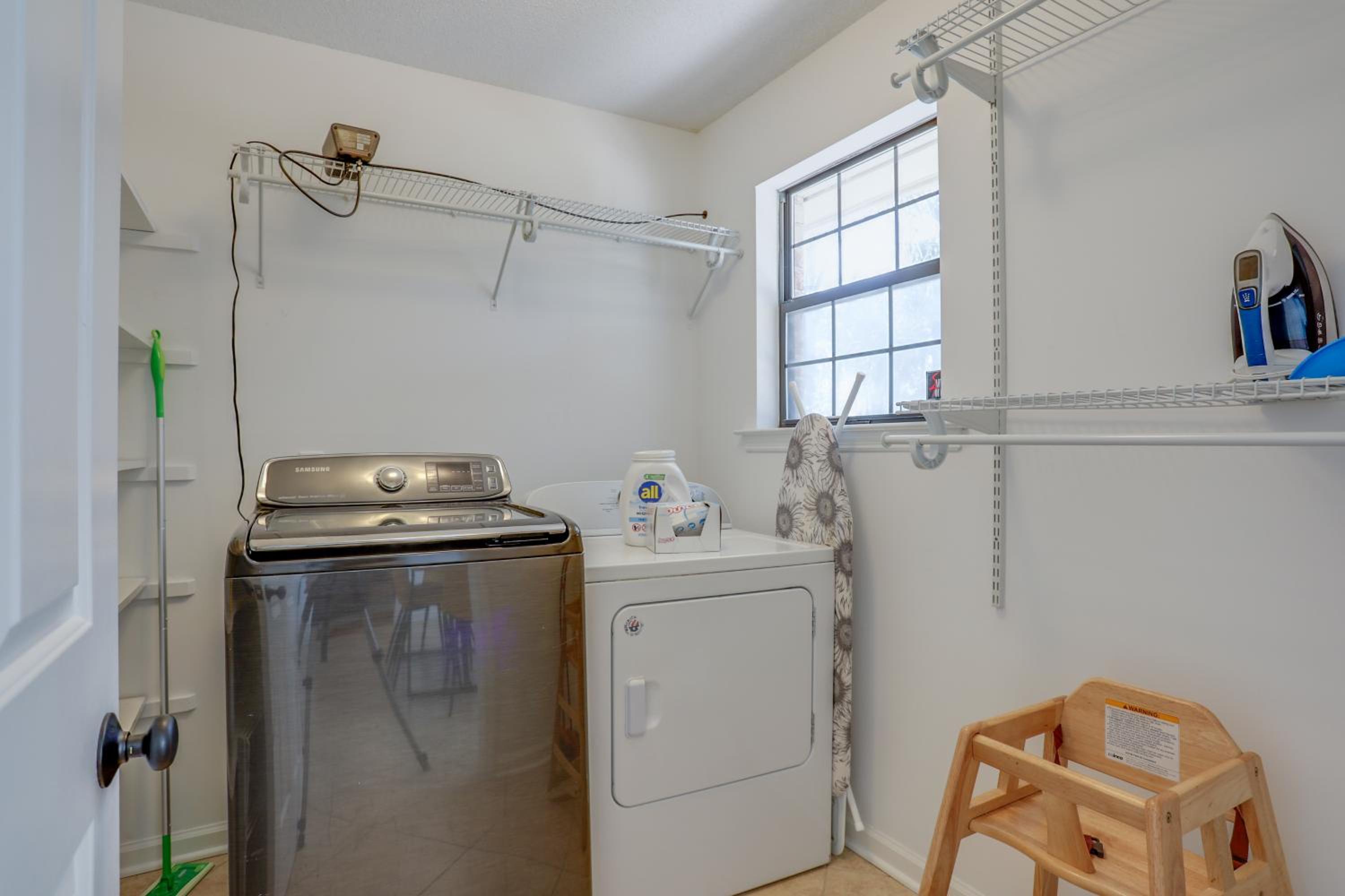 Large Family-Friendly Home w Spa Near Beach & City