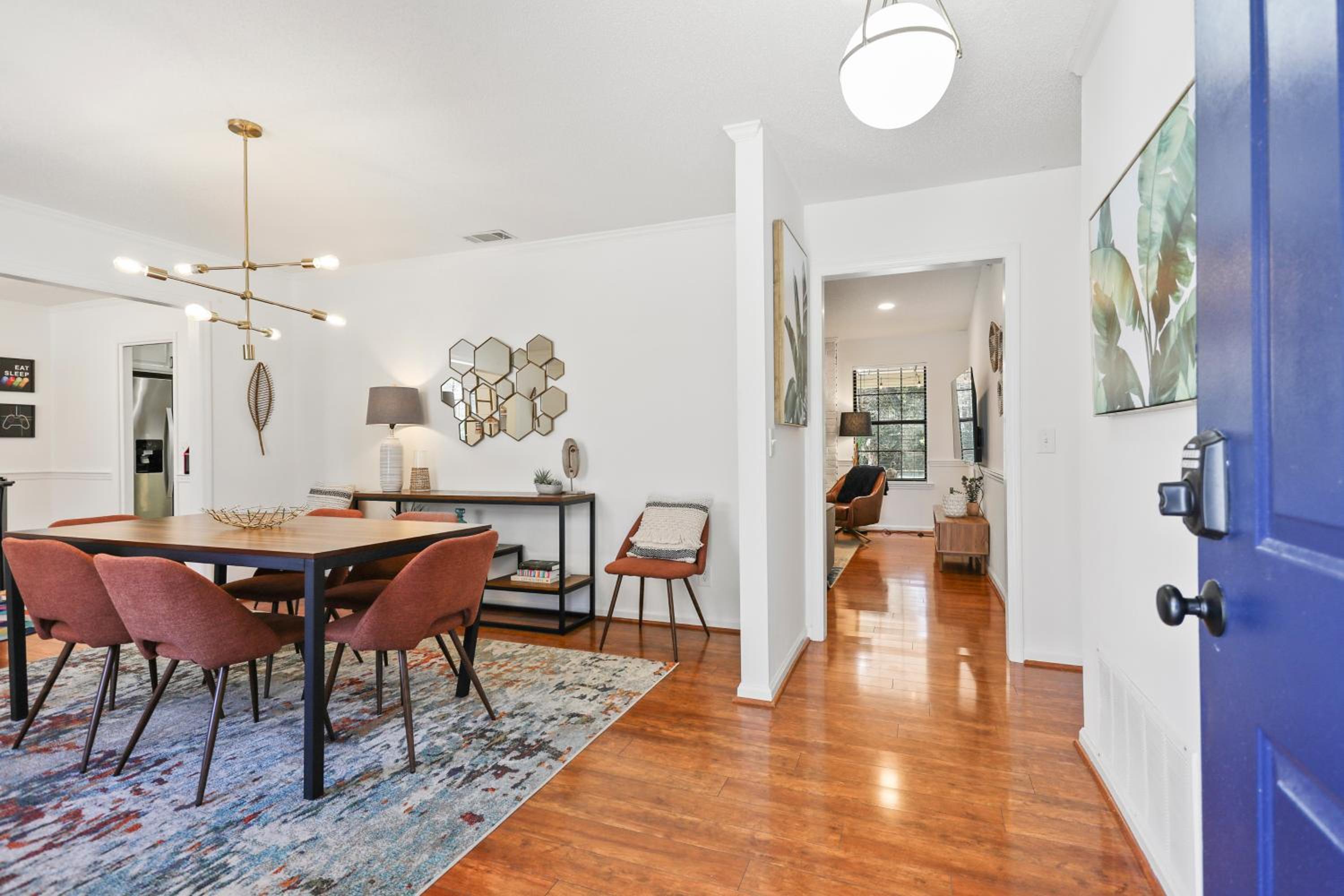 Large Family-Friendly Home w Spa Near Beach & City