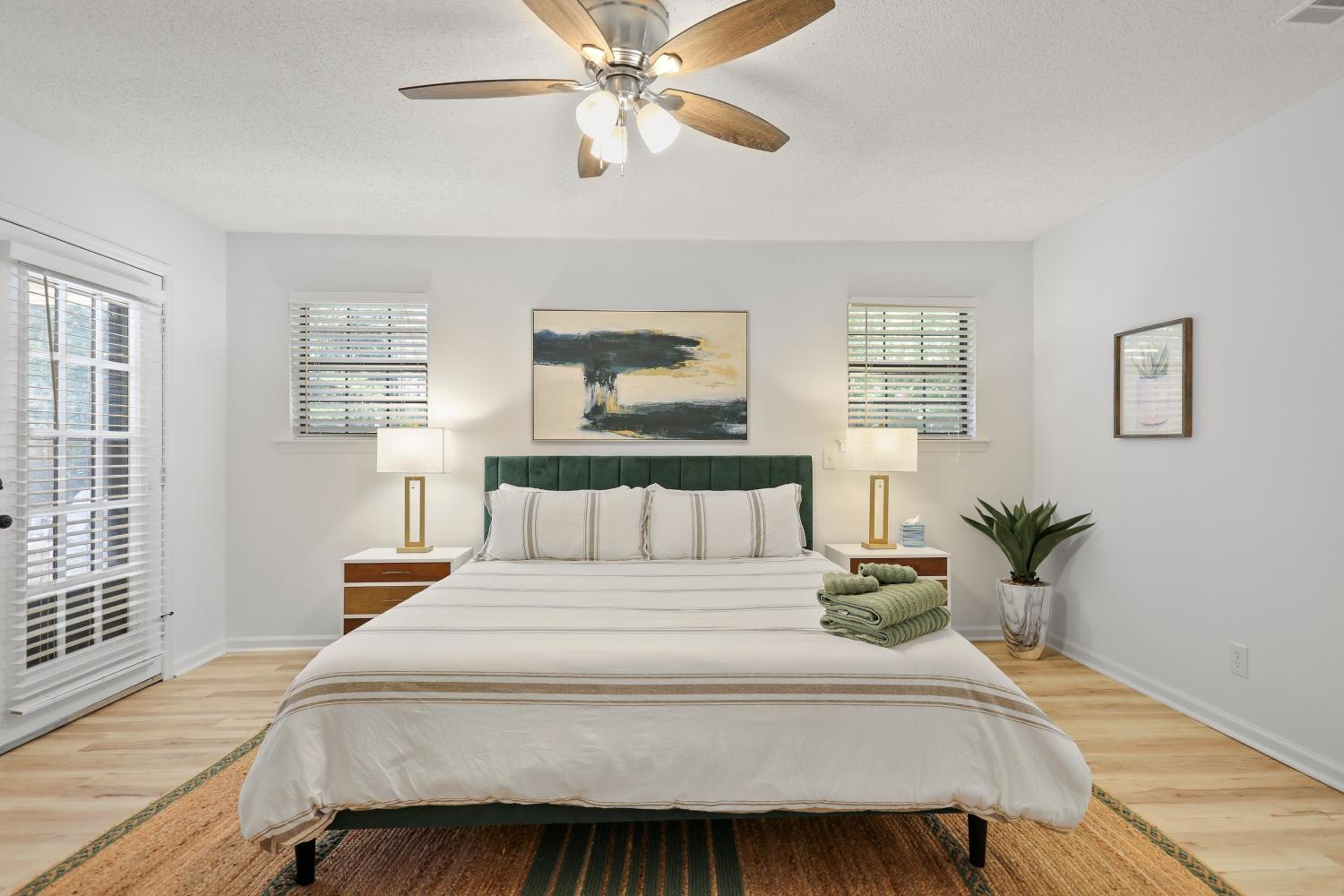 Large Family-Friendly Home w Spa Near Beach & City