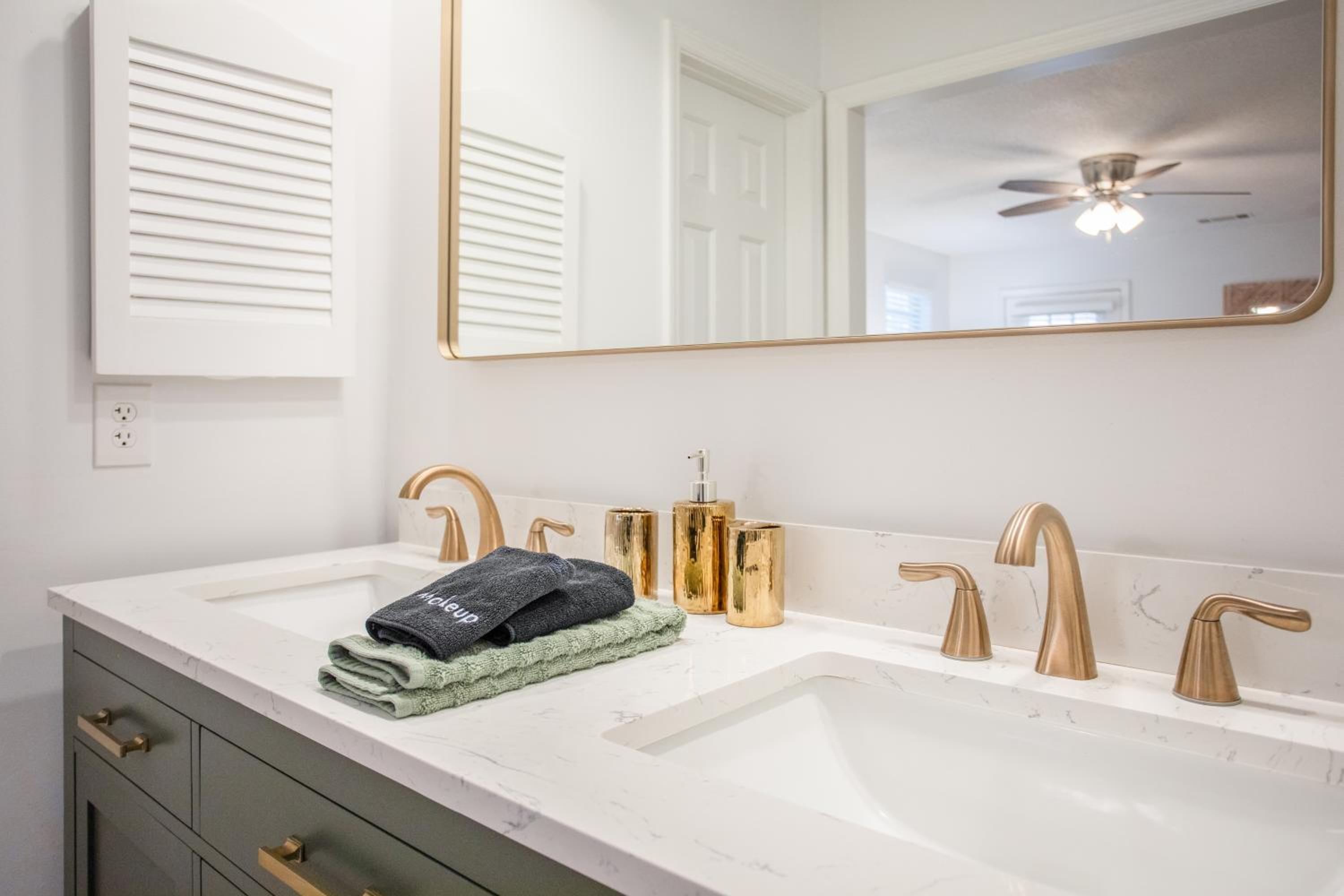Large Family-Friendly Home w Spa Near Beach & City