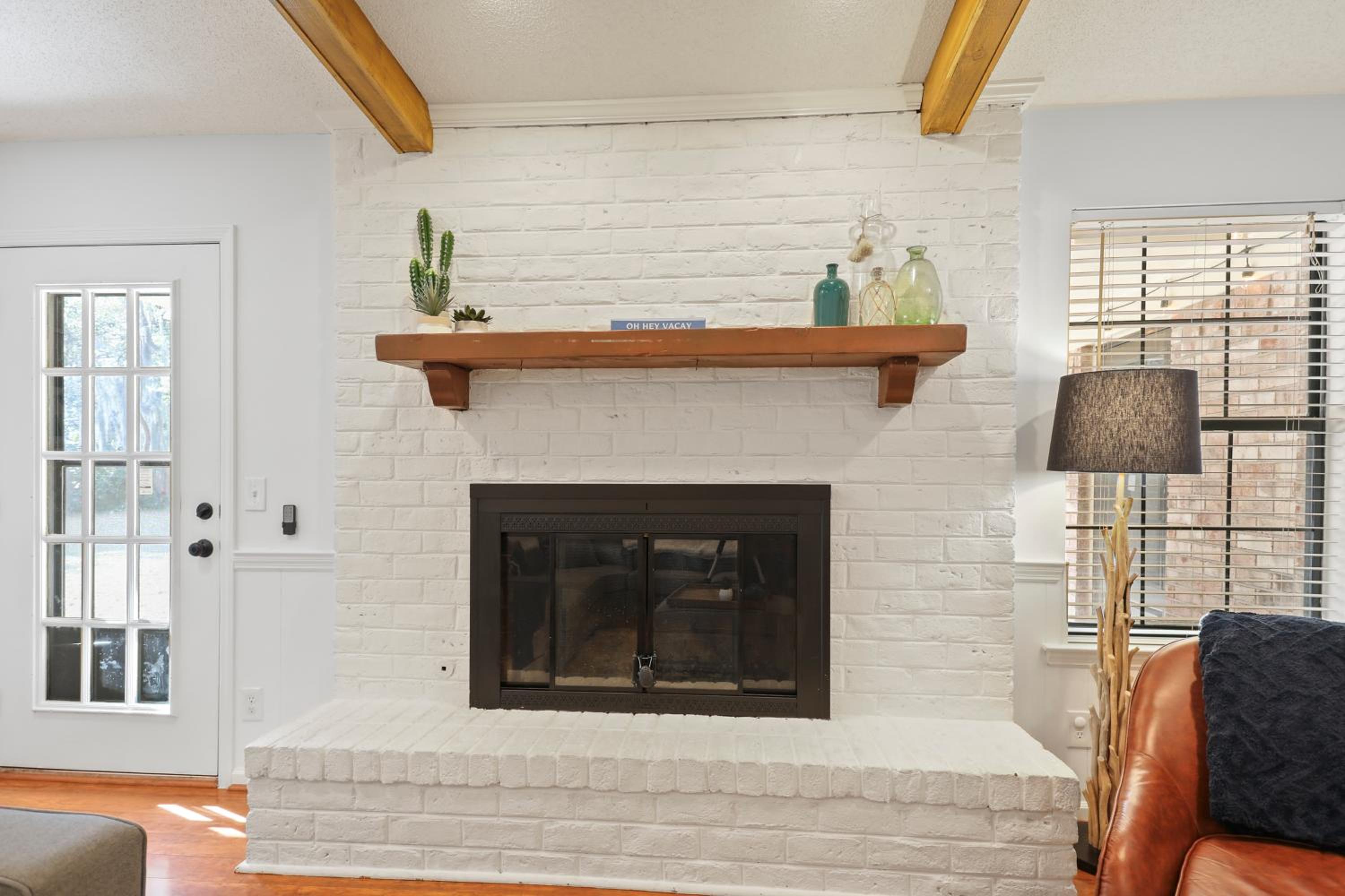 Large Family-Friendly Home w Spa Near Beach & City