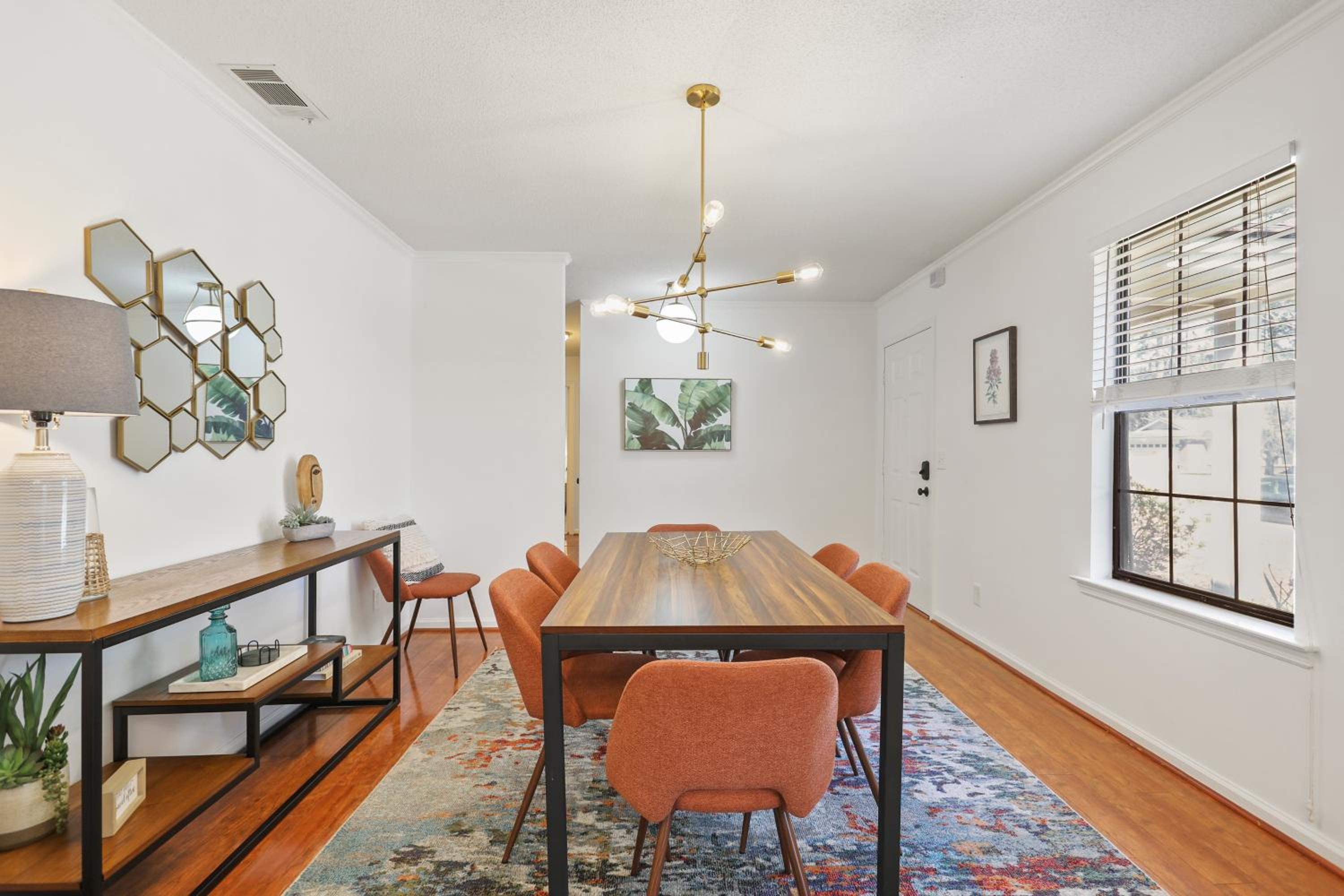 Large Family-Friendly Home w Spa Near Beach & City