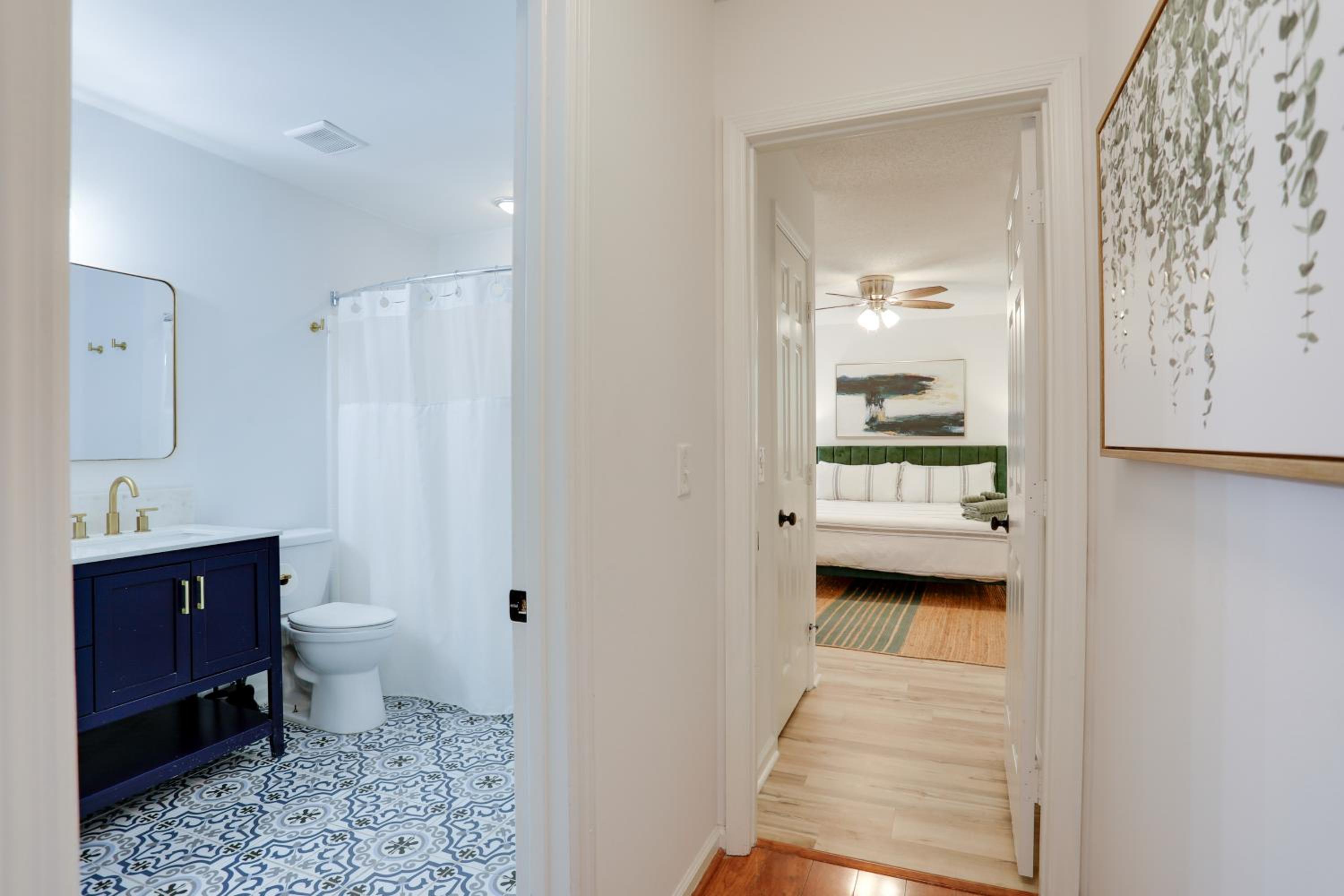 Large Family-Friendly Home w Spa Near Beach & City